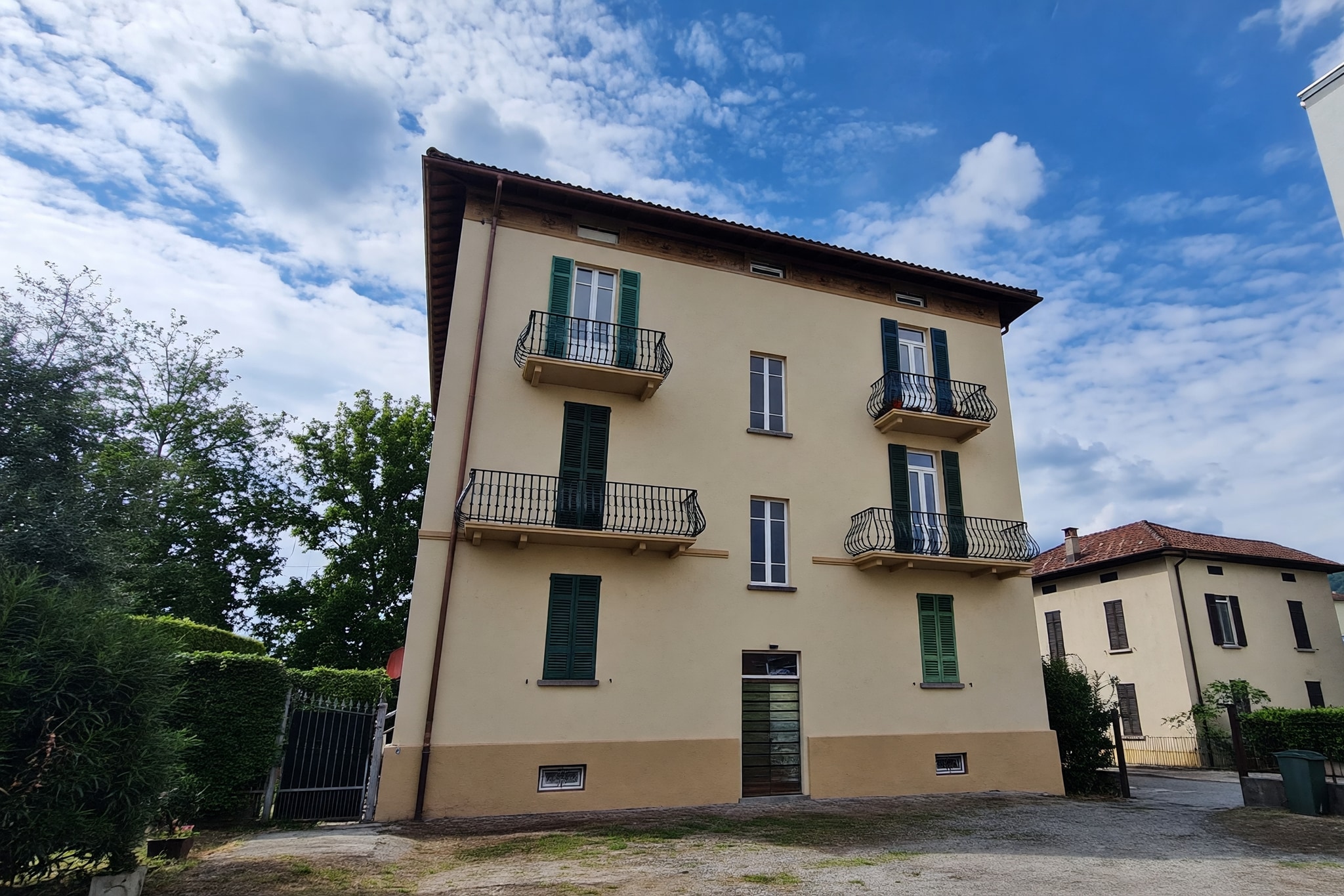 Bell'appartamento 3,5 locali in posizione strategica con doppio balcone e due posteggi esterni - Chiasso - foto 3