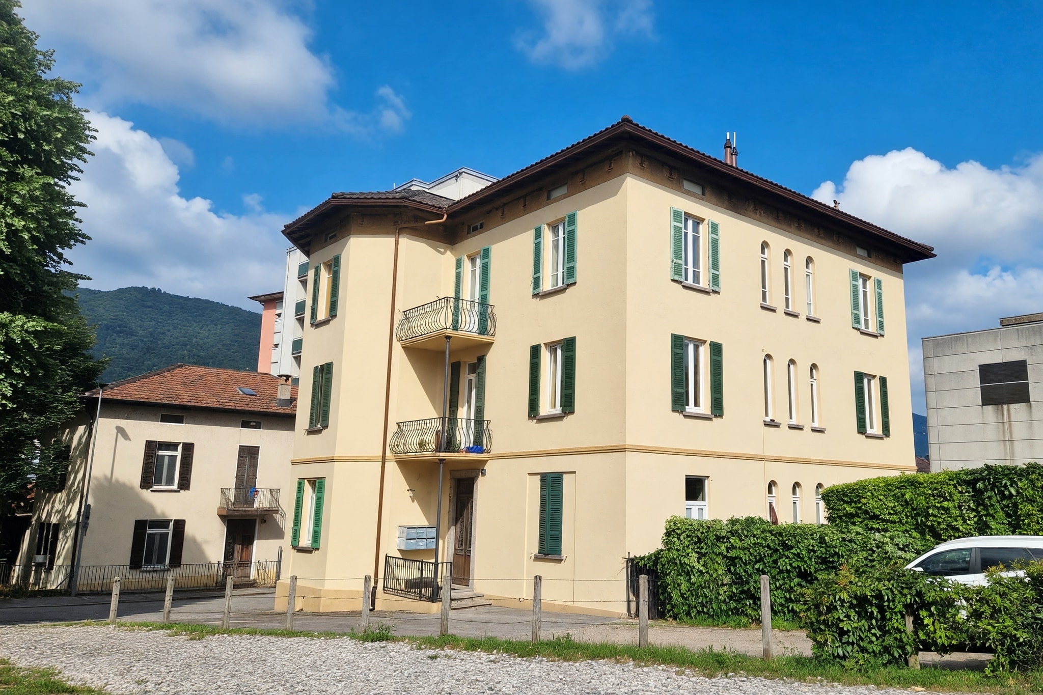 Bell'appartamento 3,5 locali in posizione strategica con doppio balcone e due posteggi esterni - Chiasso - foto 2