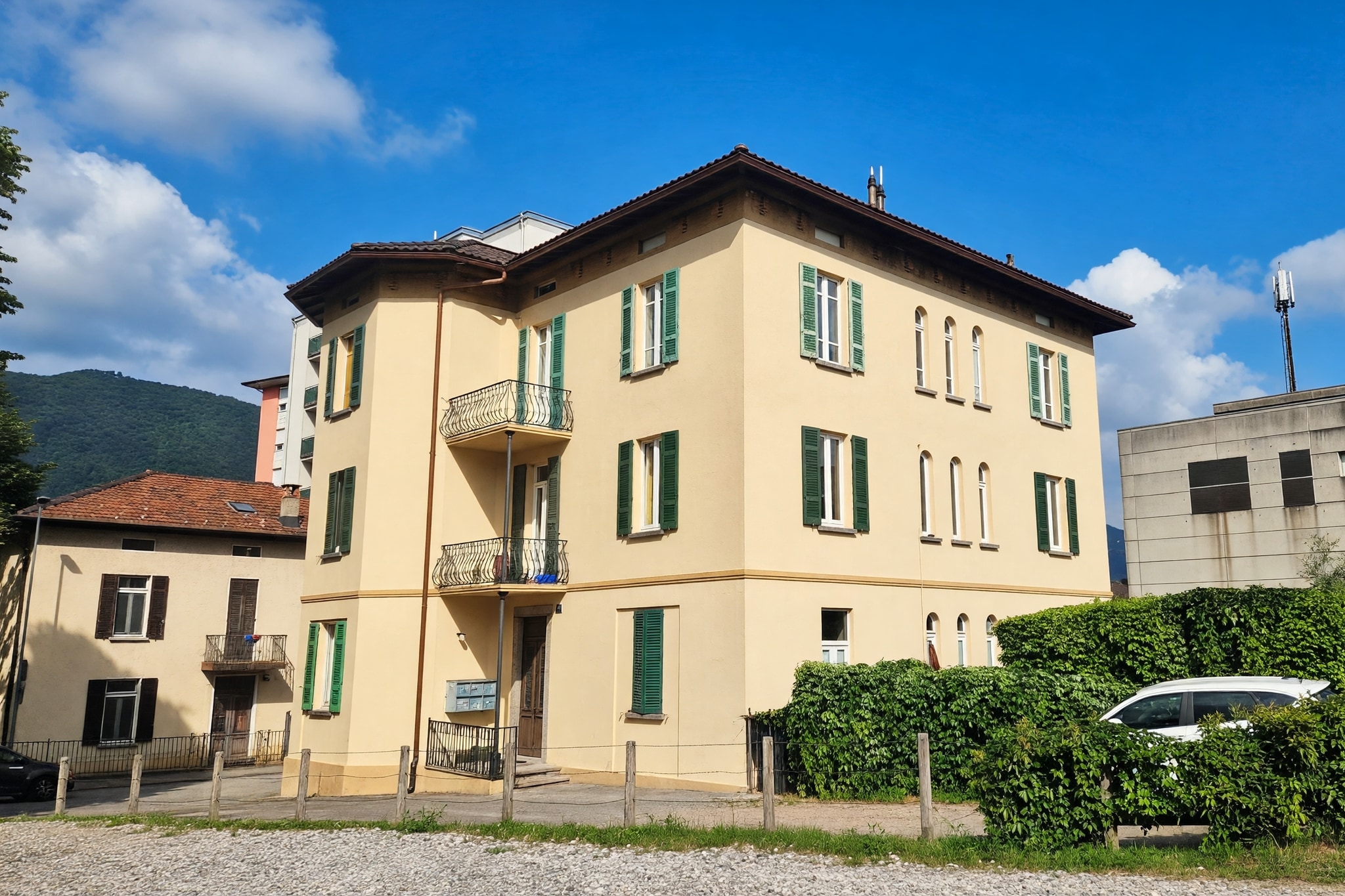 Bell'appartamento 3,5 locali in posizione strategica con doppio balcone e due posteggi esterni - Chiasso - foto 4