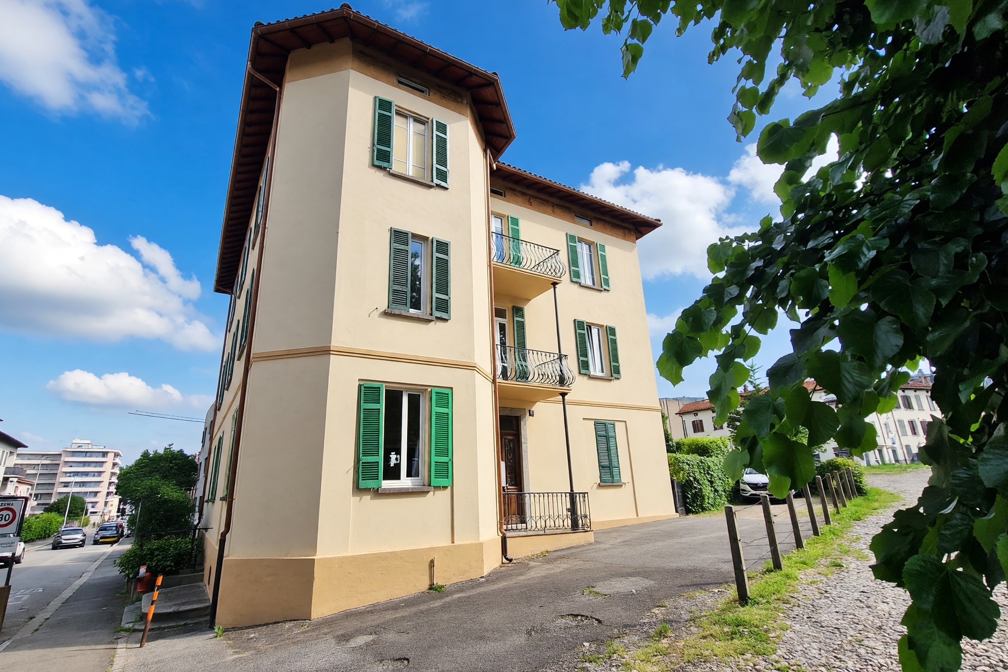 Bell'appartamento 3,5 locali in posizione strategica con doppio balcone e due posteggi esterni - Chiasso - foto 5