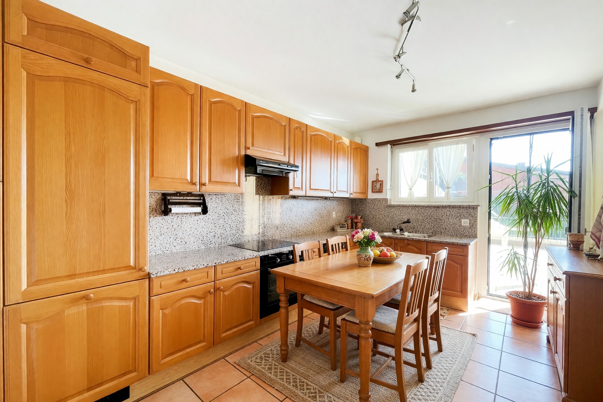 Affascinante casa indipendente 7,5 locali con grande giardino, terrazze panoramiche e soggiorno con camino in zona riservata - Mendrisio - foto 4