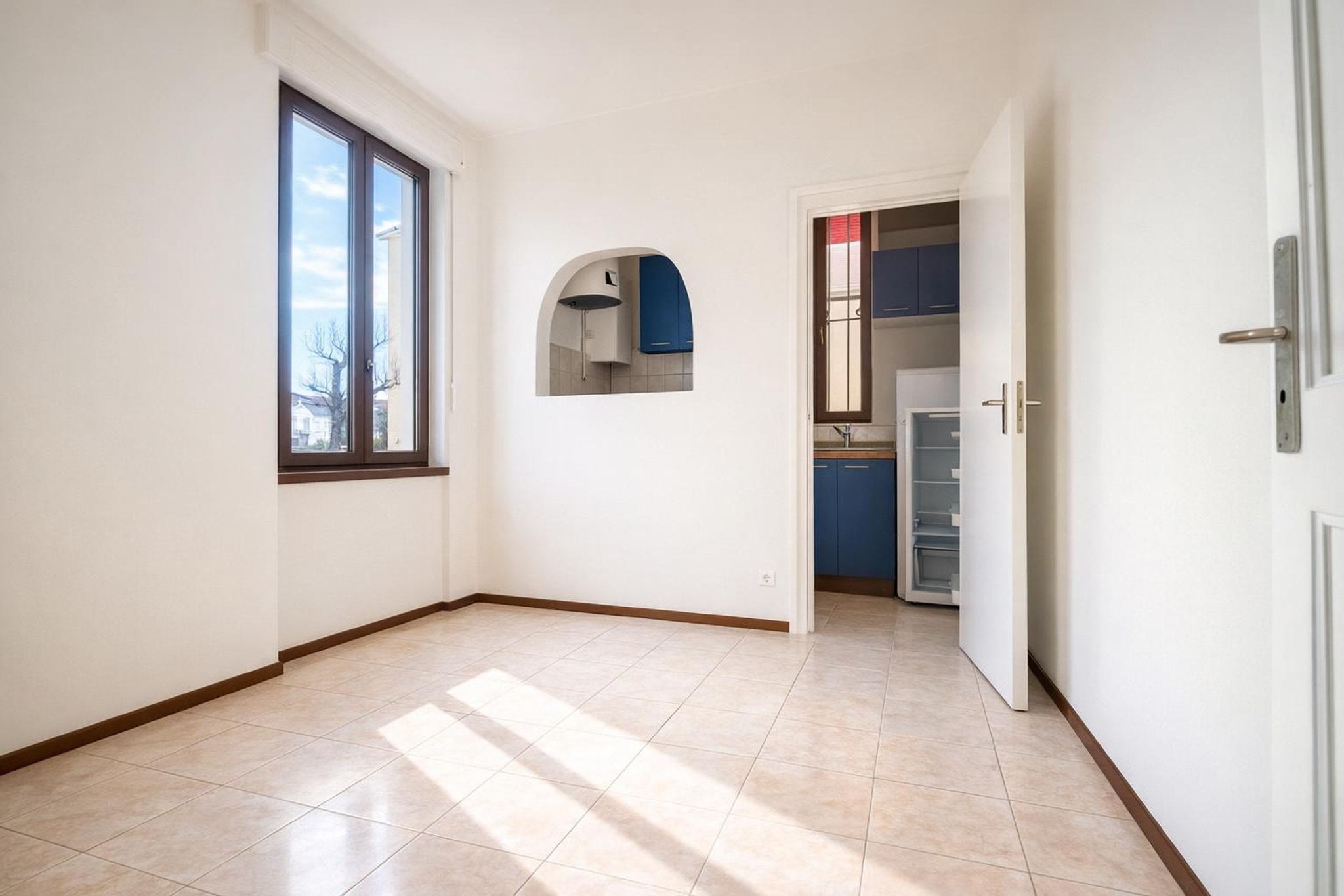 Interessante stabile con 3 appartamenti di 3 locali, versatile anche ad uso ufficio in comoda corte a reddito - Coldrerio - foto 3