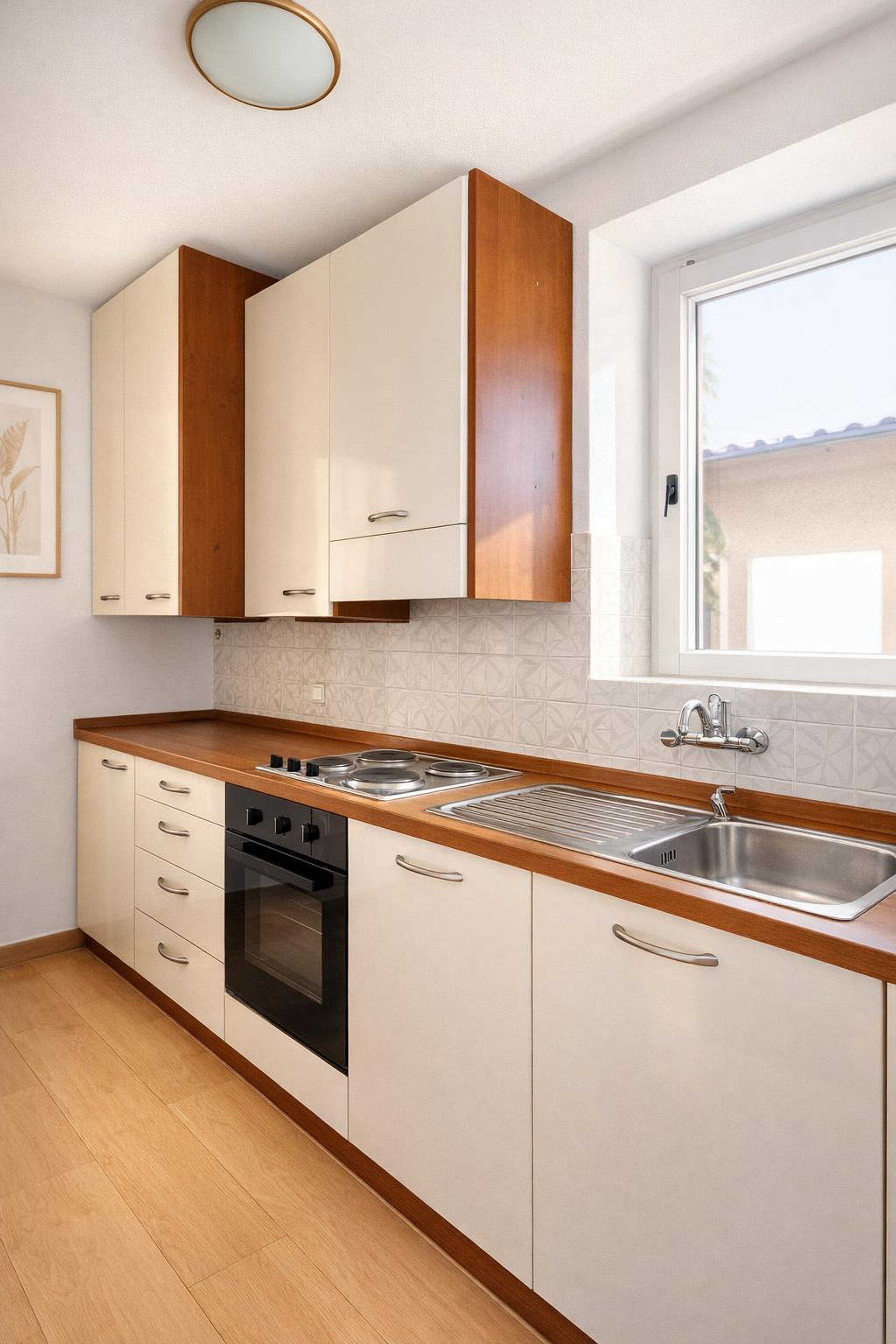 Interessante stabile con 3 appartamenti di 3 locali, versatile anche ad uso ufficio in comoda corte a reddito - Coldrerio - foto 8