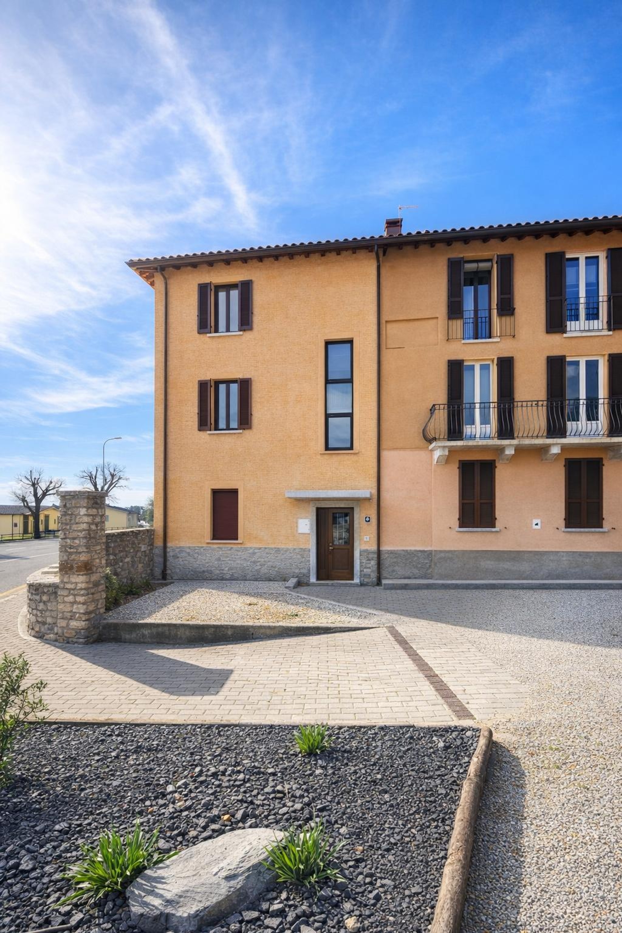 Interessante stabile con 3 appartamenti di 3 locali, versatile anche ad uso ufficio in comoda corte a reddito - Coldrerio - foto 16