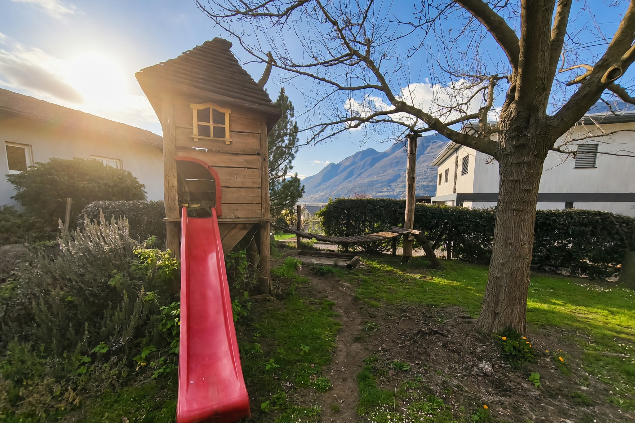 Graziosa villetta 5,5 locali con ampio giardino pianeggiante, terrazzo e grottino con camino - Camorino - foto 4