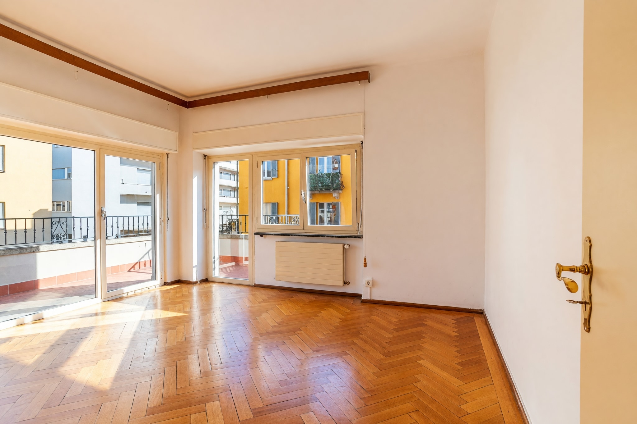 Interessante appartamento 3,5 locali in locazione con balcone in curata palazzina di sole cinque unità. - Chiasso