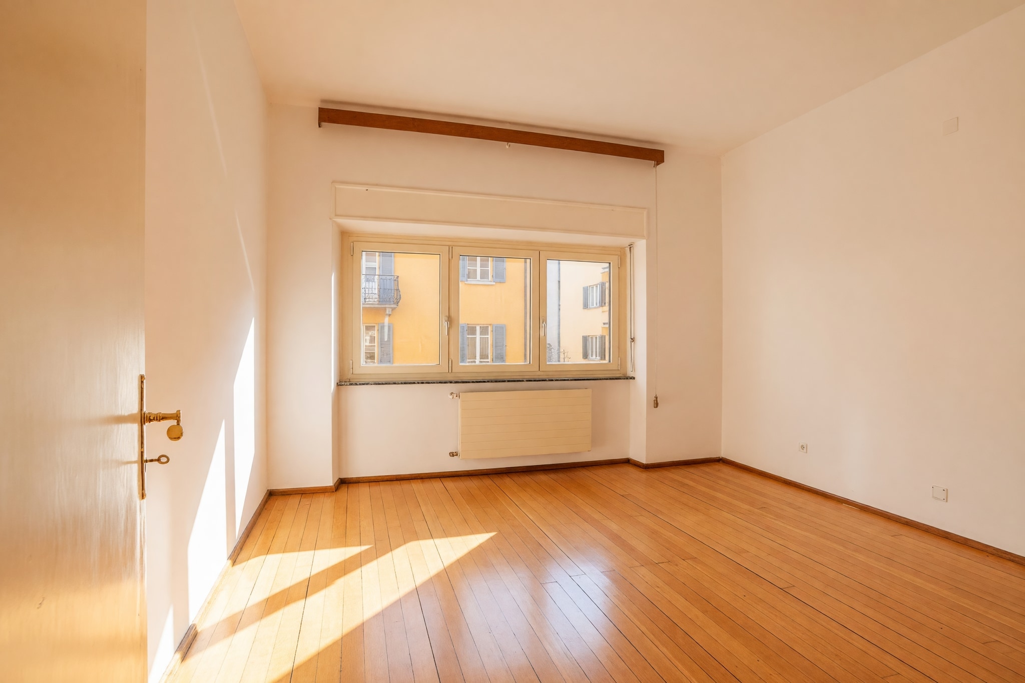 Interessante appartamento 3,5 locali in locazione con balcone in curata palazzina di sole cinque unità. - Chiasso - foto 2