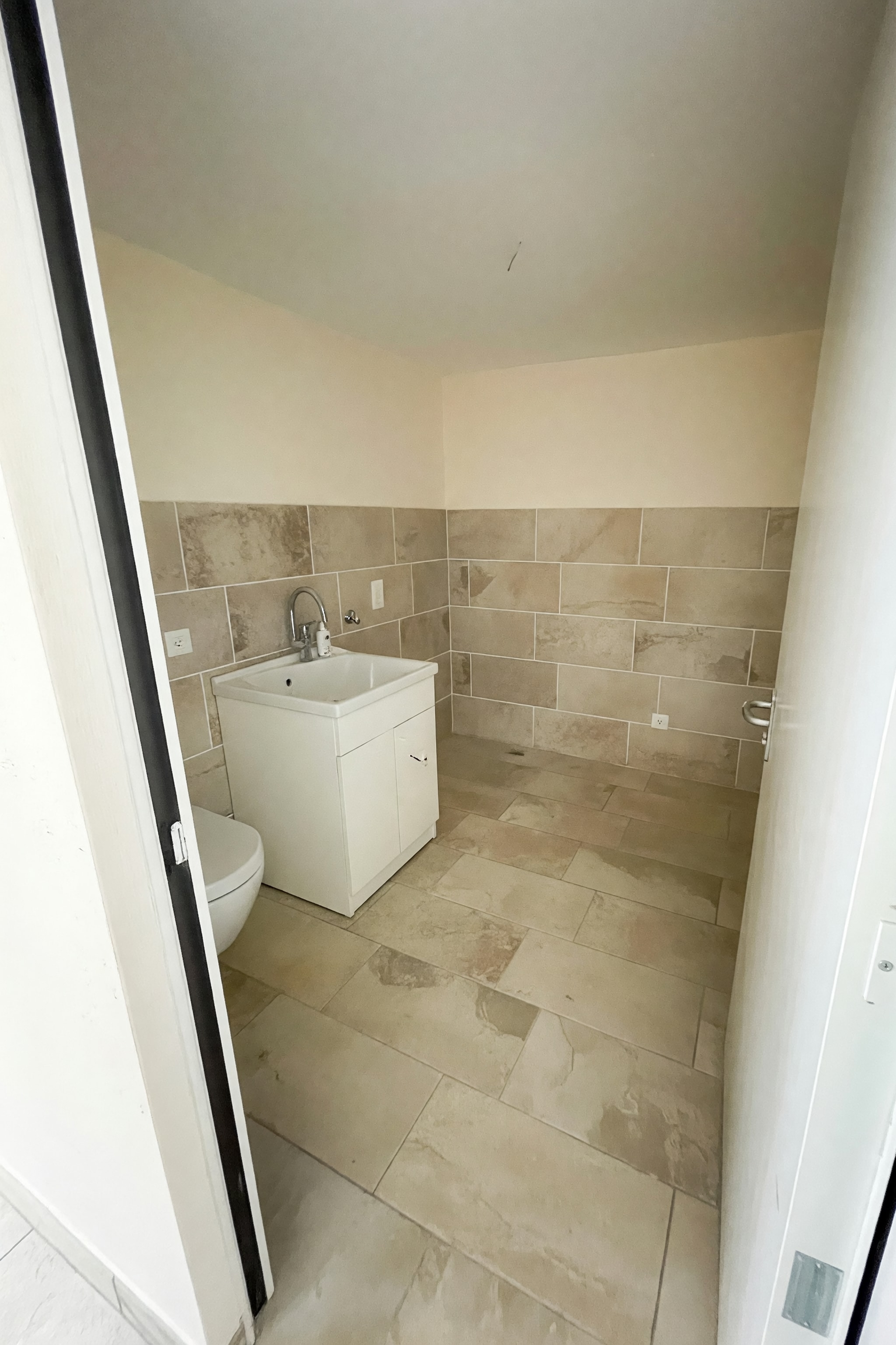 Piacevole casa unifamiliare 4,5 locali con terrazzo di 30 mq e giardino in comoda zona residenziale - Arzo - foto 7