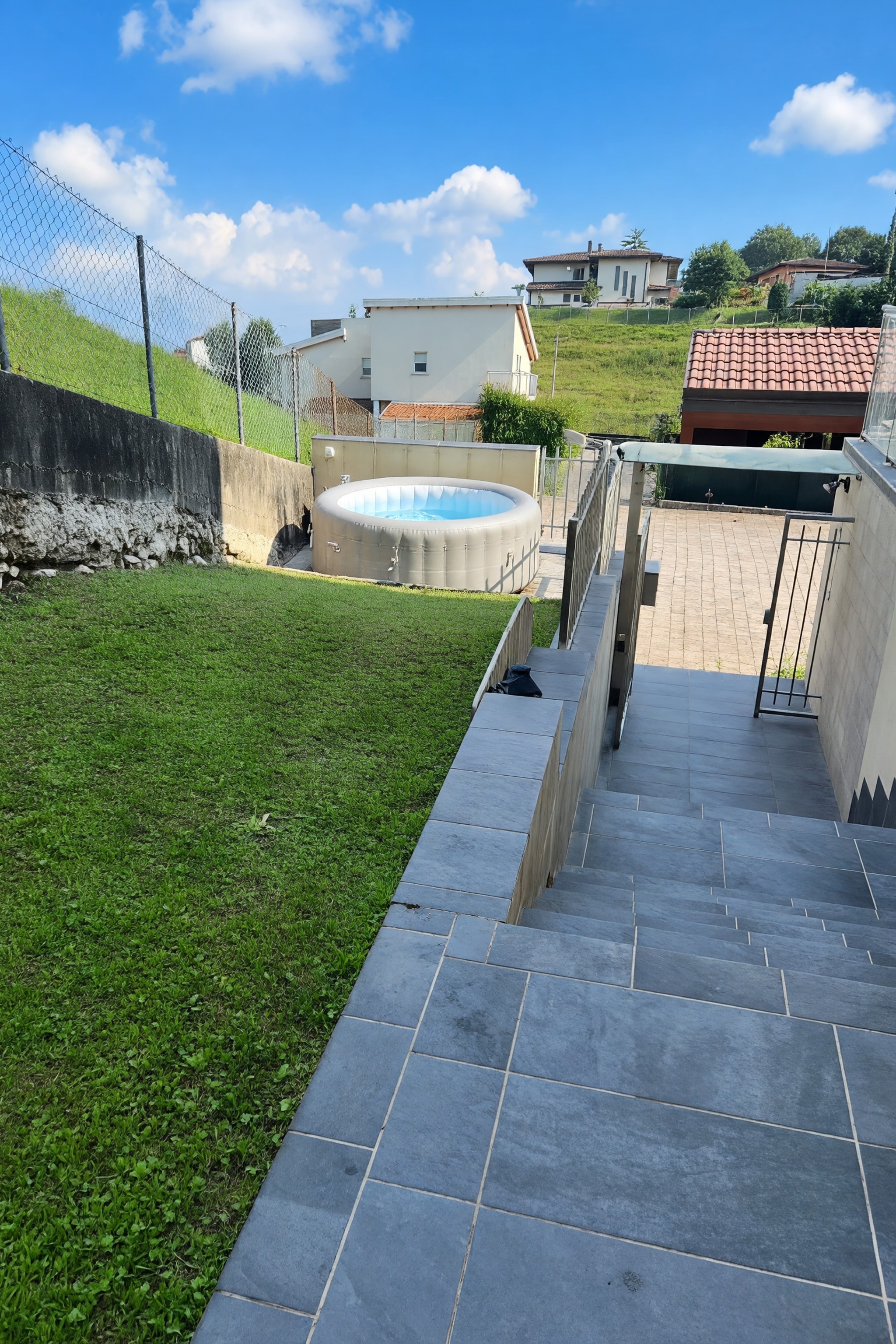 Piacevole casa unifamiliare 4,5 locali con terrazzo di 30 mq e giardino in comoda zona residenziale - Arzo - foto 9
