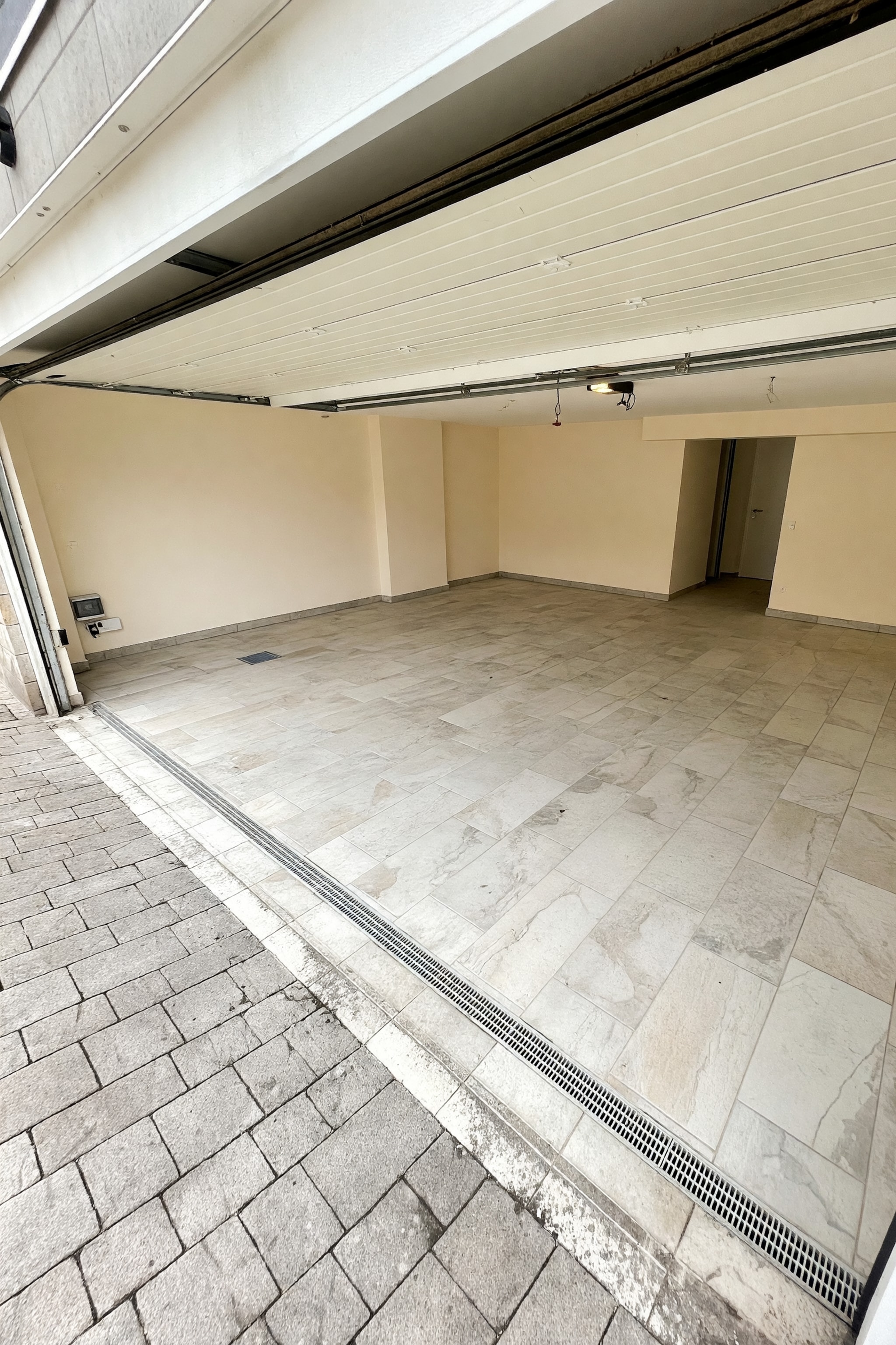Piacevole casa unifamiliare 4,5 locali con terrazzo di 30 mq e giardino in comoda zona residenziale - Arzo - foto 10