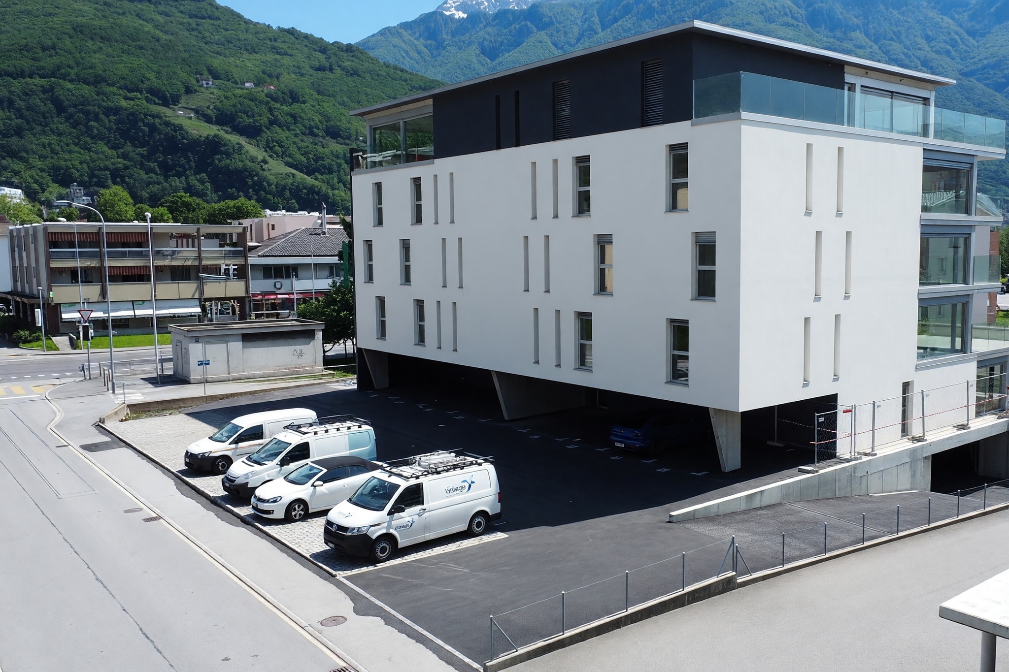 Elegante attico 3,5 locali di nuova realizzazione con splendida terrazza di oltre 70 m² nel cuore di Bellinzona - Bellinzona - foto 2