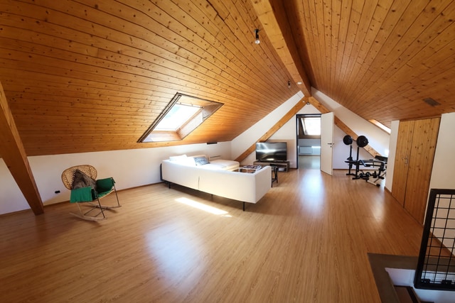 Luminoso appartamento duplex 5,5 locali dagli ampi spazi con versatile piano mansardato open space - Lodrino