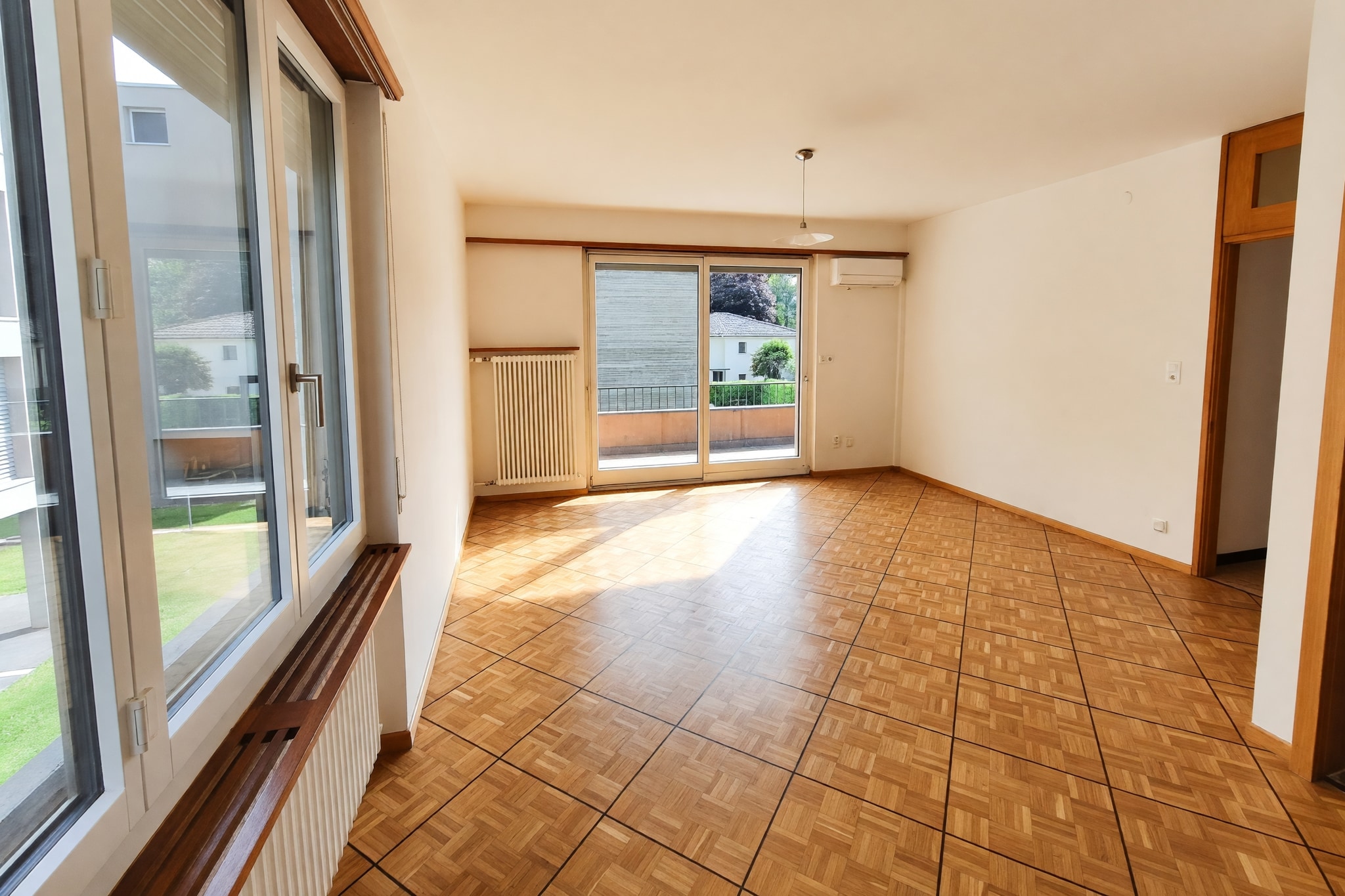 Bell'appartamento 4,5 locali ristrutturato con terrazzo e ampio soggiorno al primo piano in casa bifamiliare - Bellinzona - foto 2