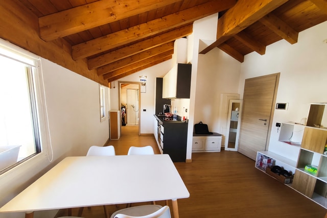 Accogliente monolocale ristrutturato al terzo piano con ascensore e ampio bagno finestrato in palazzina rinnovata - Magliaso