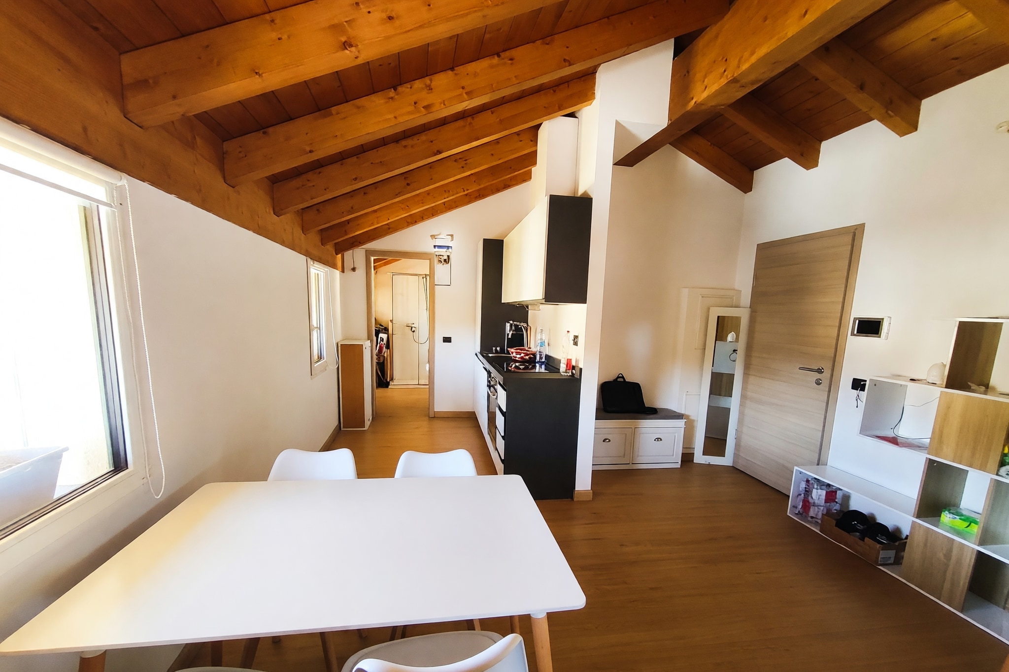 Accogliente monolocale ristrutturato al terzo piano con ascensore e ampio bagno finestrato in palazzina rinnovata - Magliaso