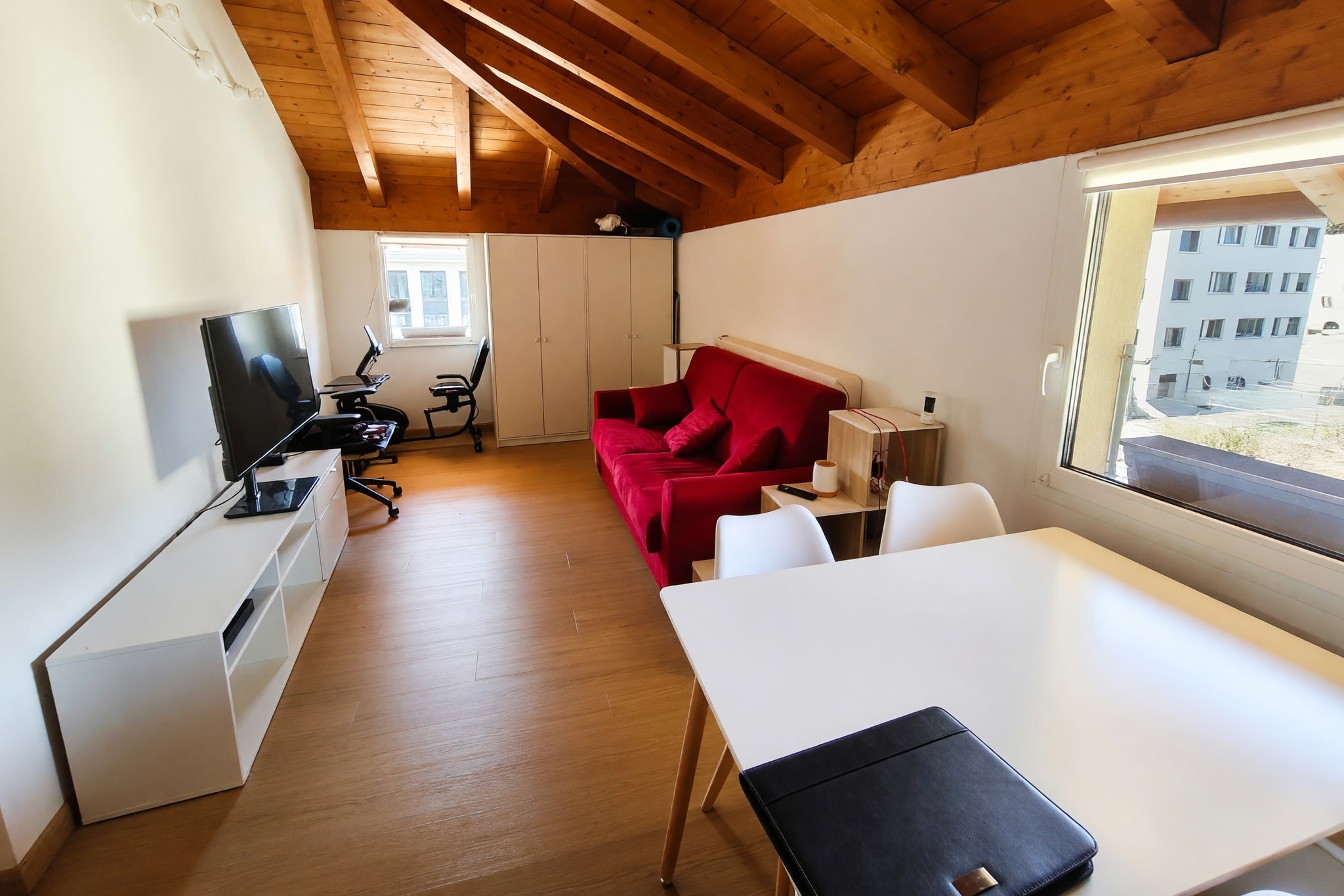 Accogliente monolocale ristrutturato al terzo piano con ascensore e ampio bagno finestrato in palazzina rinnovata - Magliaso - foto 2