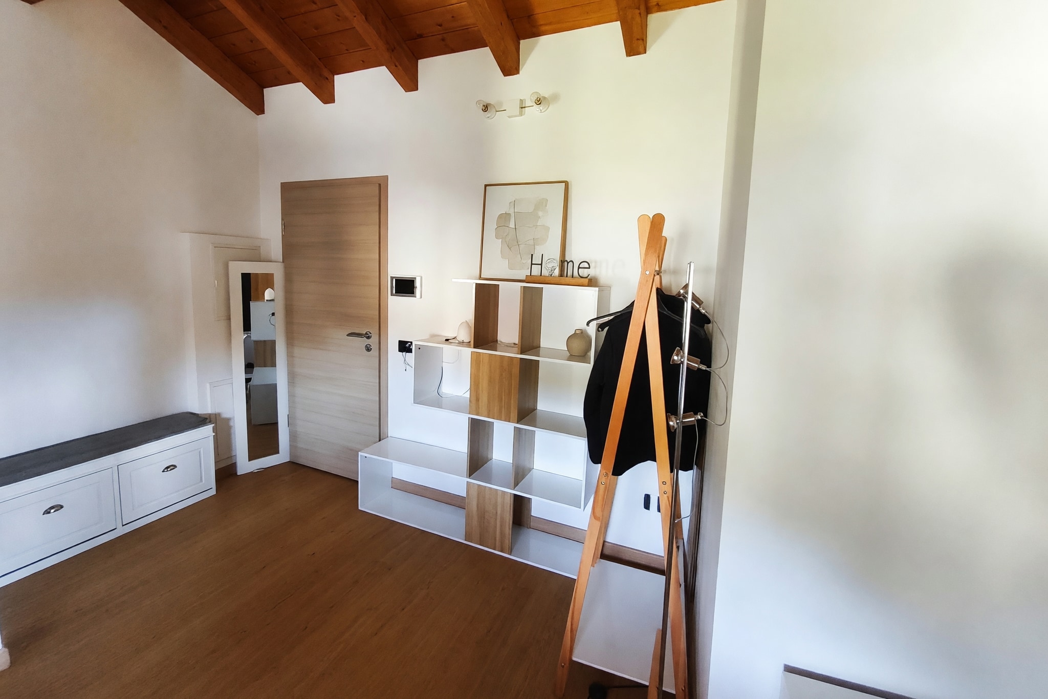 Accogliente monolocale ristrutturato al terzo piano con ascensore e ampio bagno finestrato in palazzina rinnovata - Magliaso - foto 4