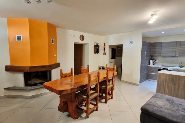 Bellissimo appartamento 4,5 locali ristrutturato in corte privata con terrazzo, romantico caminetto e finiture di medio-alto standing - Morbio Inferiore