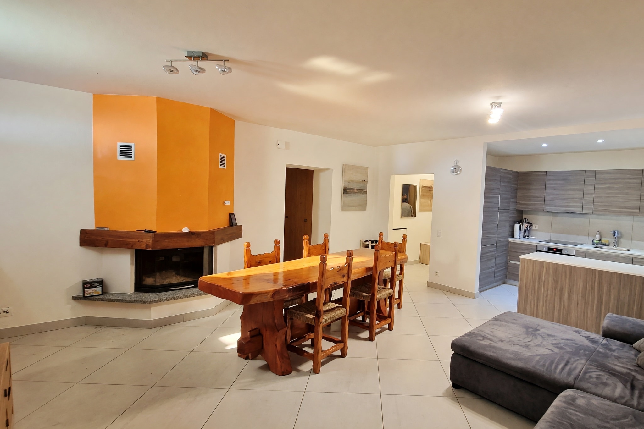 Bellissimo appartamento 4,5 locali ristrutturato in corte privata con terrazzo, romantico caminetto e finiture di medio-alto standing - Morbio Inferiore - foto 2