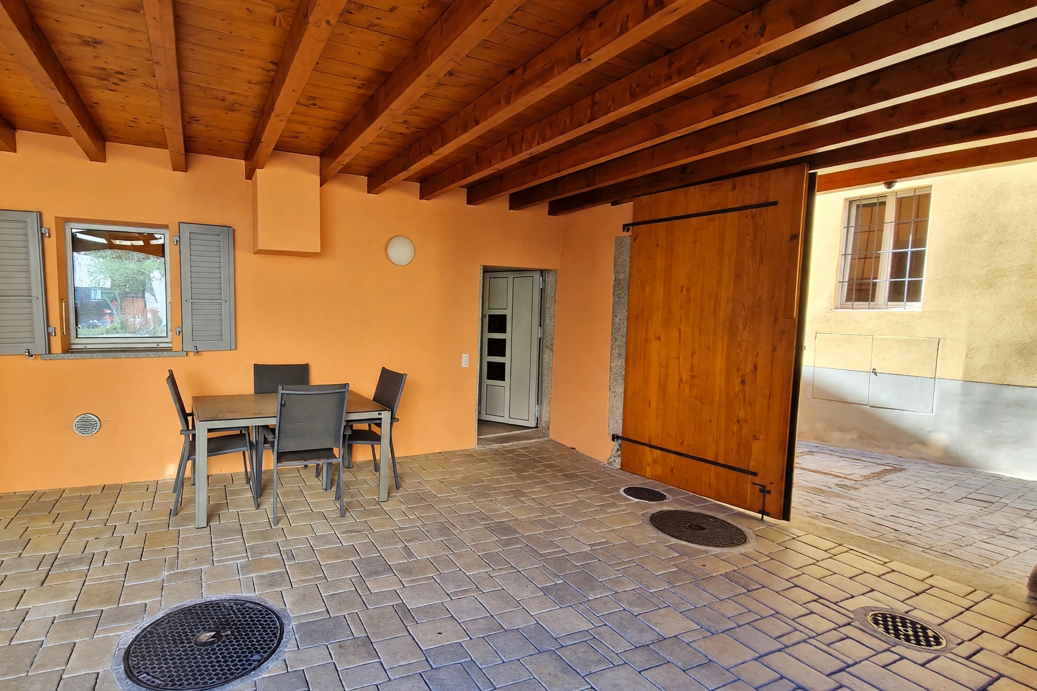 Bellissimo appartamento 4,5 locali ristrutturato in corte privata con terrazzo, romantico caminetto e finiture di medio-alto standing - Morbio Inferiore - foto 6