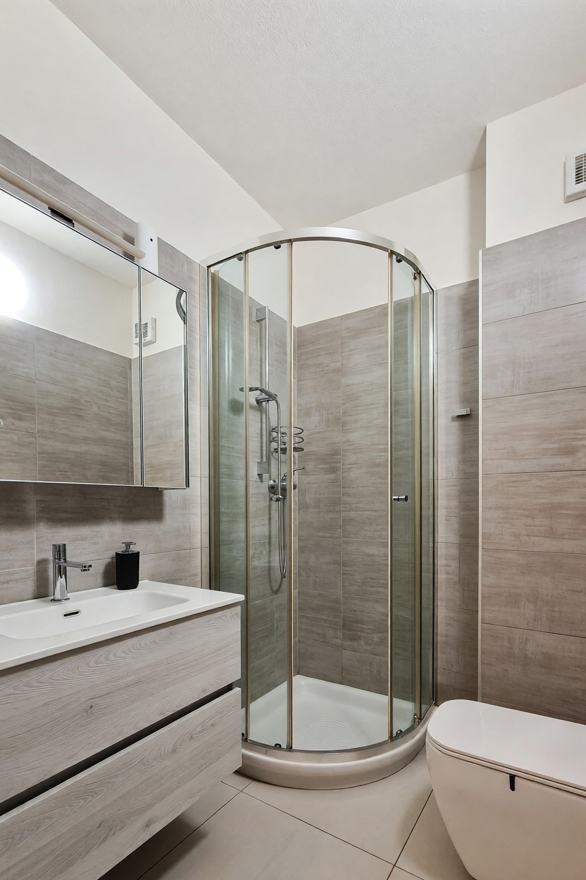 Bellissimo appartamento 4,5 locali ristrutturato in corte privata con terrazzo, romantico caminetto e finiture di medio-alto standing - Morbio Inferiore - foto 14
