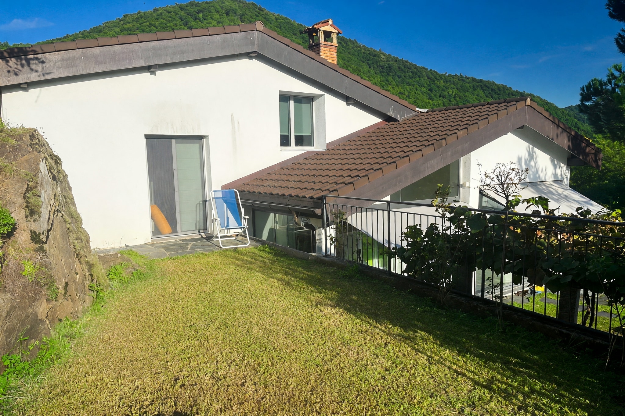 Affascinante casa unifamiliare 6,5 locali di 190 mq con ampio giardino privato, veranda e due terrazze nel verde - Castelrotto - foto 2