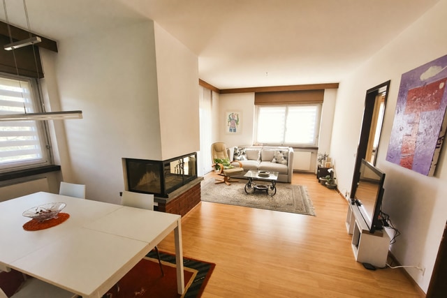 Spazioso appartamento 4,5 locali con tre terrazzi, camino e cucina abitabile in zona strategica - Manno