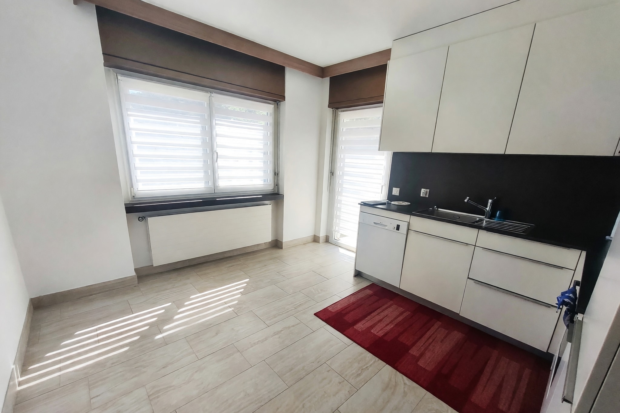Spazioso appartamento 4,5 locali con tre terrazzi, camino e cucina abitabile in zona strategica - Manno - foto 3