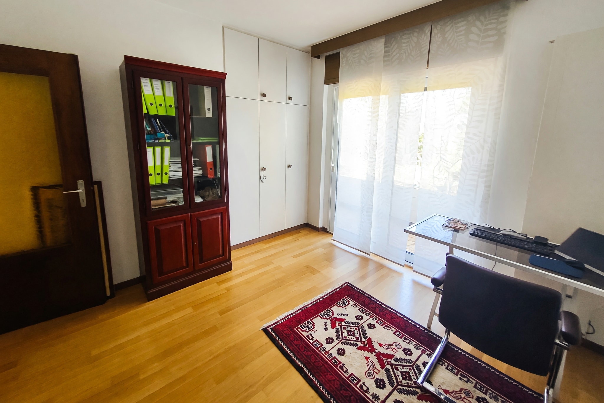 Spazioso appartamento 4,5 locali con tre terrazzi, camino e cucina abitabile in zona strategica - Manno - foto 9