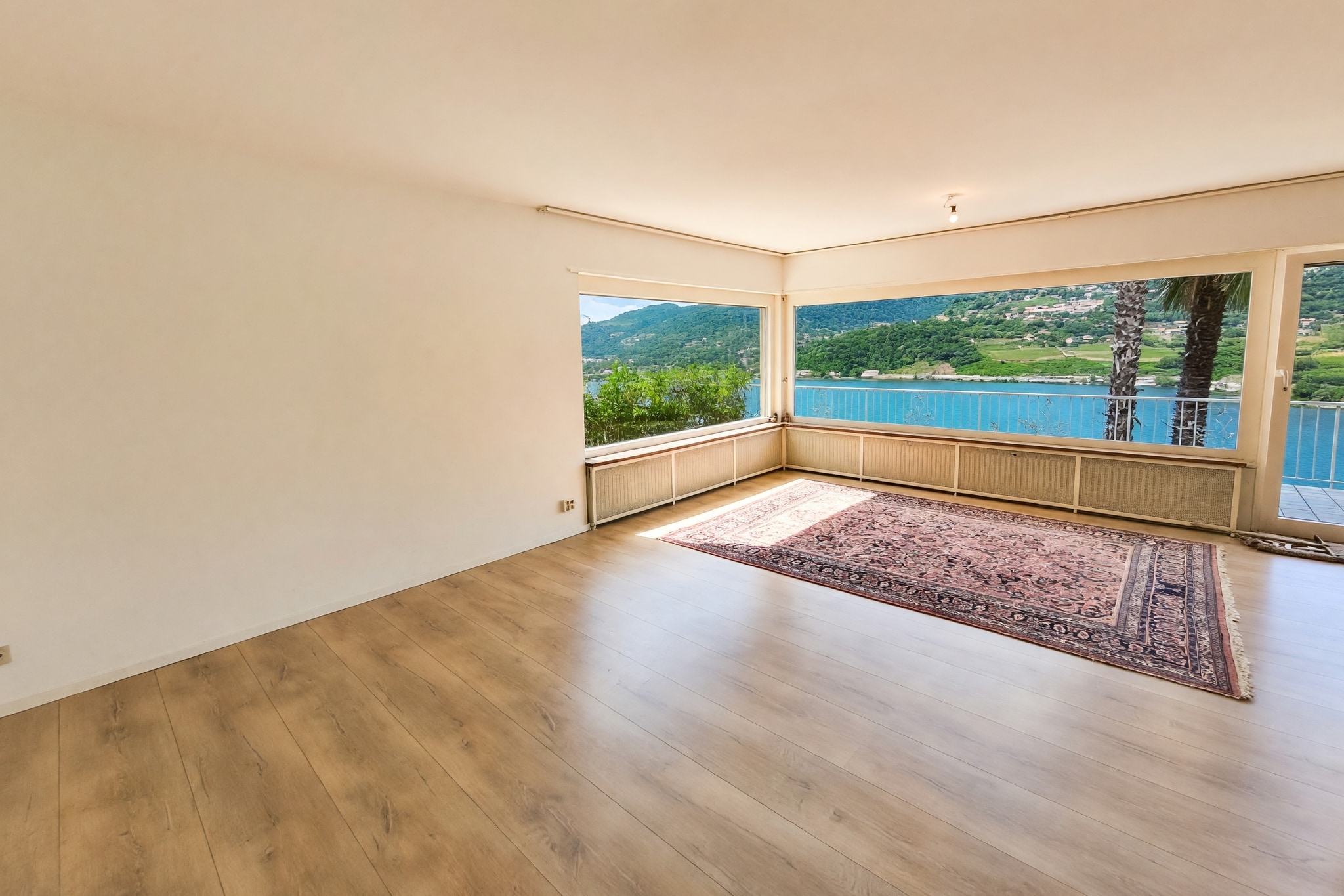 Stupenda casa bifamiliare 7 locali con terrazzo vista lago, giardino privato e grande zona giorno su due livelli - Collina d'Oro - foto 3