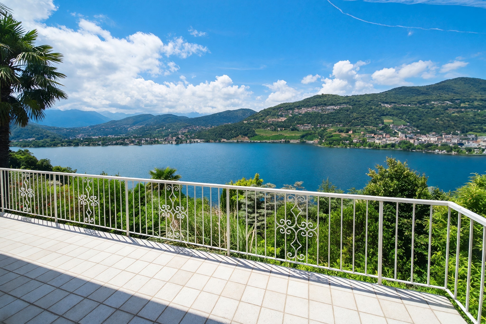 Stupenda casa bifamiliare 7 locali con terrazzo vista lago, giardino privato e grande zona giorno su due livelli - Collina d'Oro - foto 5