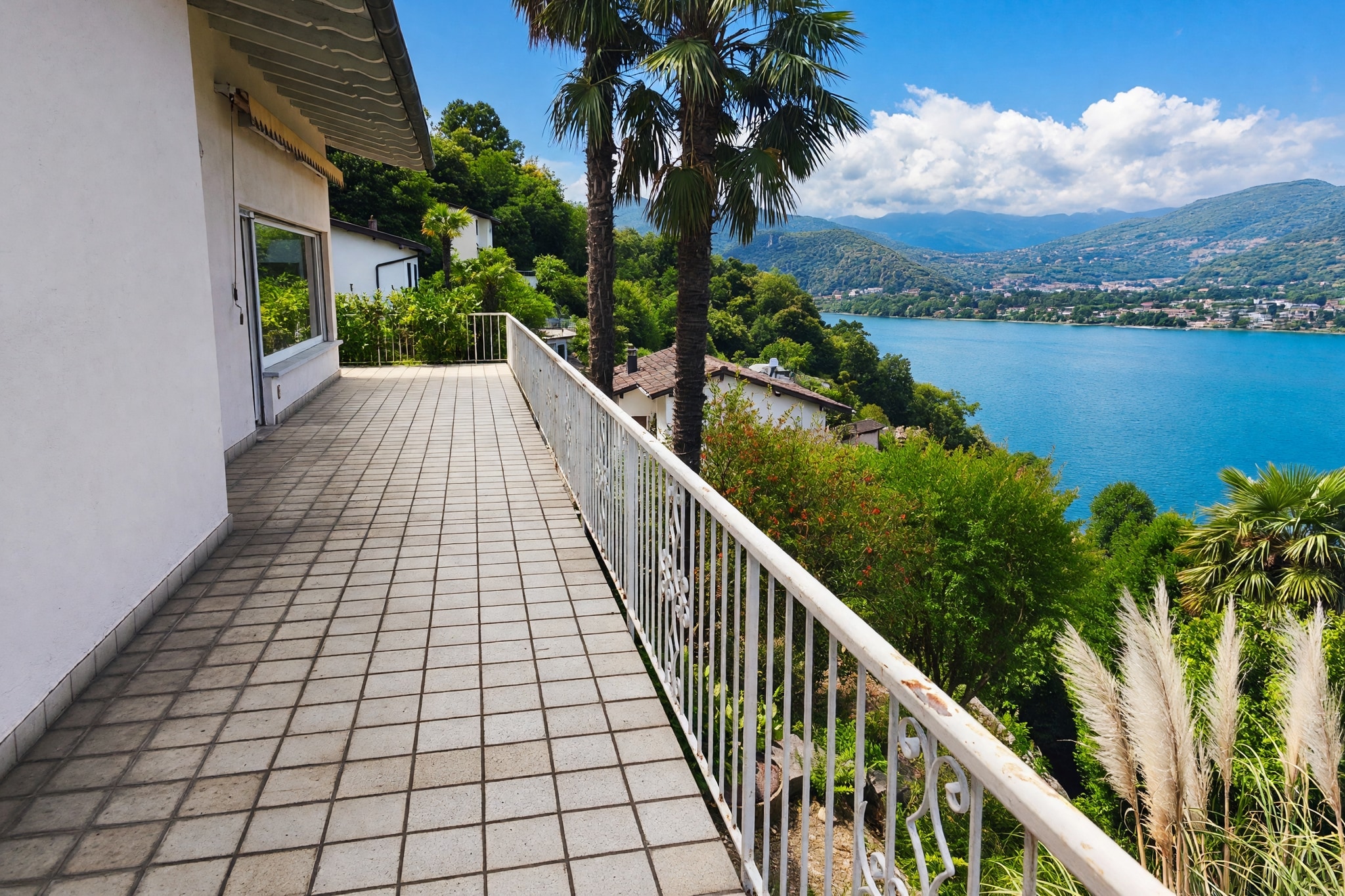 Stupenda casa bifamiliare 7 locali con terrazzo vista lago, giardino privato e grande zona giorno su due livelli - Collina d'Oro - foto 6