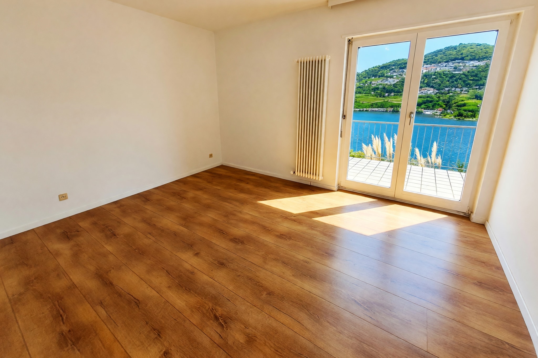 Stupenda casa bifamiliare 7 locali con terrazzo vista lago, giardino privato e grande zona giorno su due livelli - Collina d'Oro - foto 9