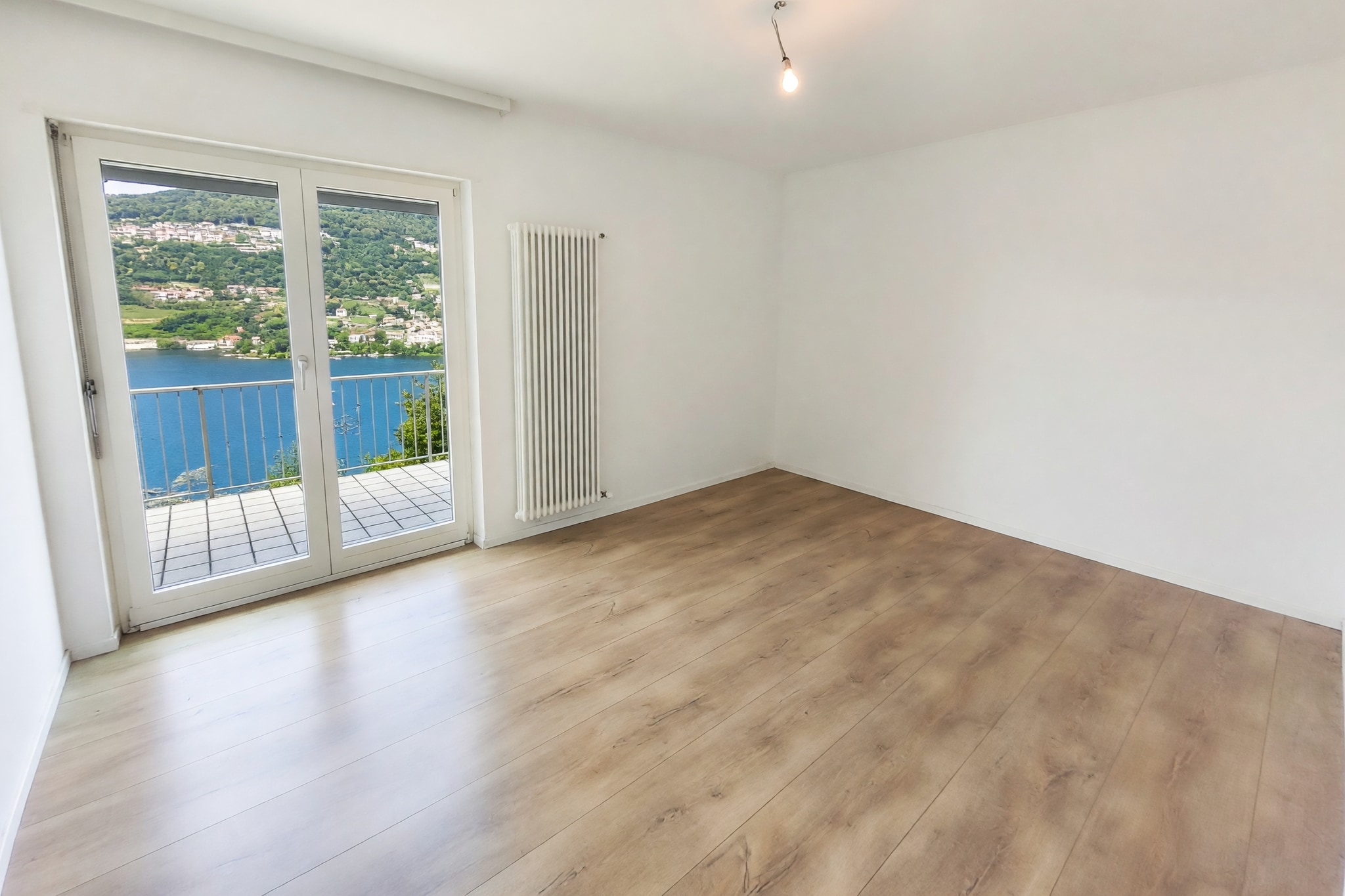 Stupenda casa bifamiliare 7 locali con terrazzo vista lago, giardino privato e grande zona giorno su due livelli - Collina d'Oro - foto 10
