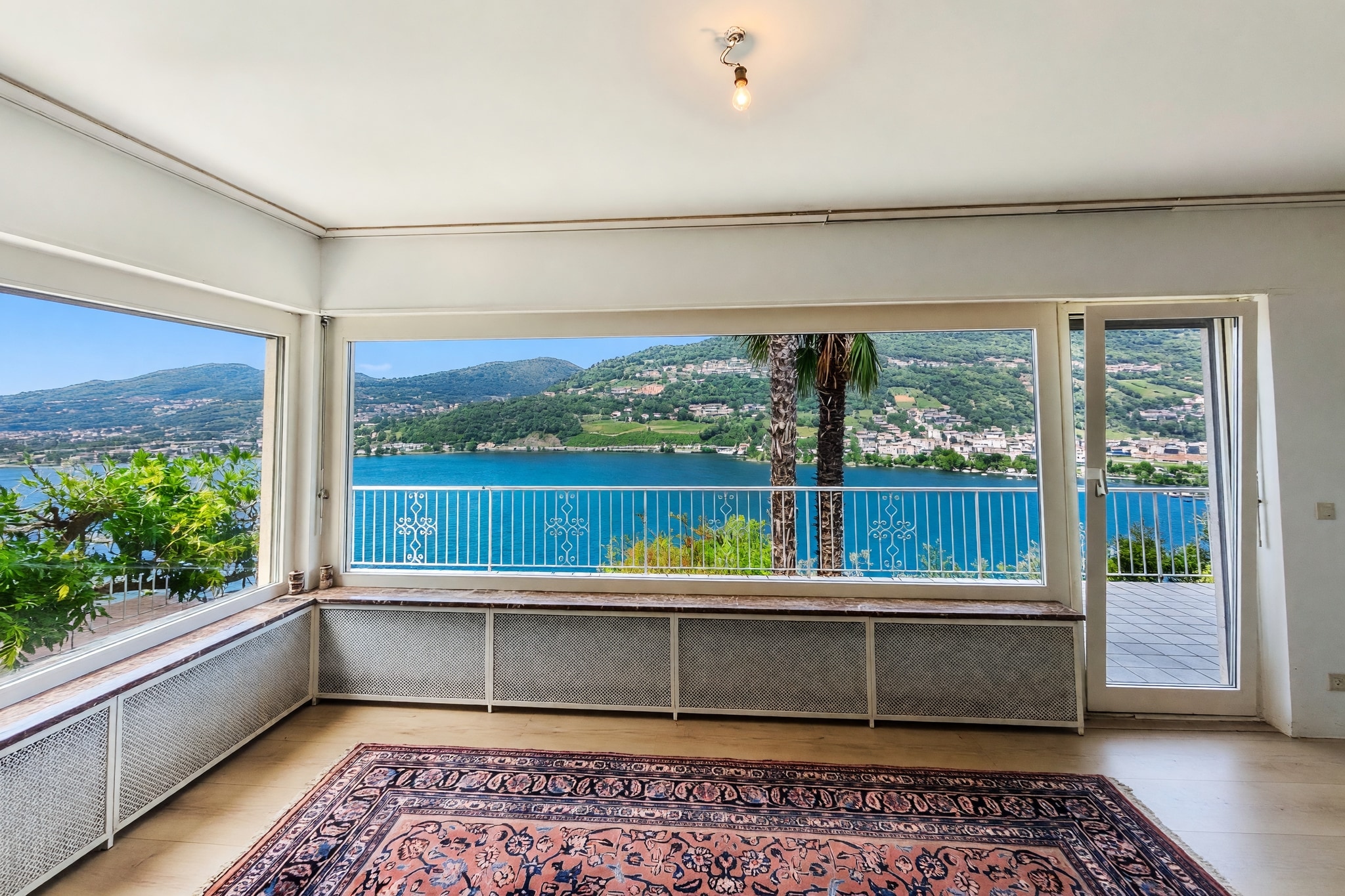 Stupenda casa bifamiliare 7 locali con terrazzo vista lago, giardino privato e grande zona giorno su due livelli - Collina d'Oro