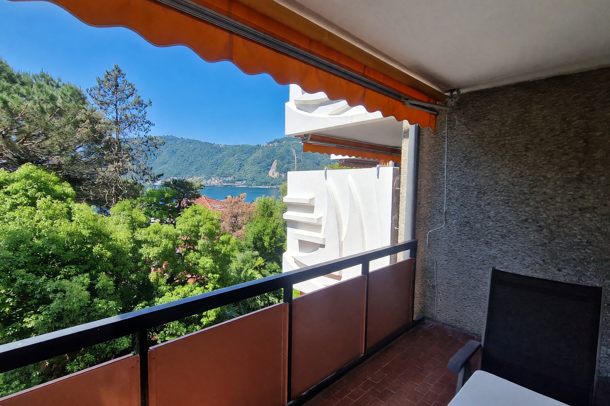 Bellissimo appartamento 2,5 locali con terrazza coperta vista lago in esclusivo residence di vacanza direttamente sul lago - Bissone - foto 5