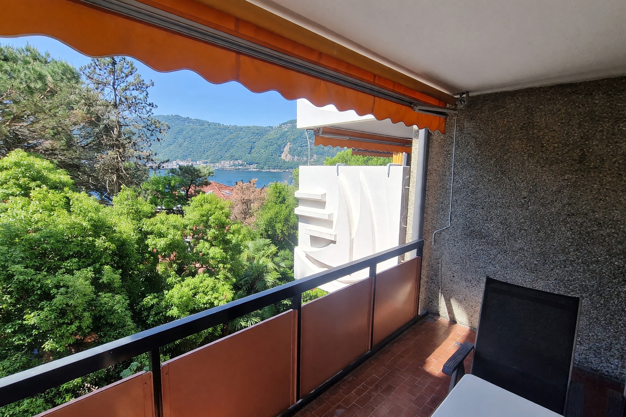 Bellissimo appartamento 2,5 locali con terrazza coperta vista lago in esclusivo residence di vacanza direttamente sul lago - Bissone - foto 7