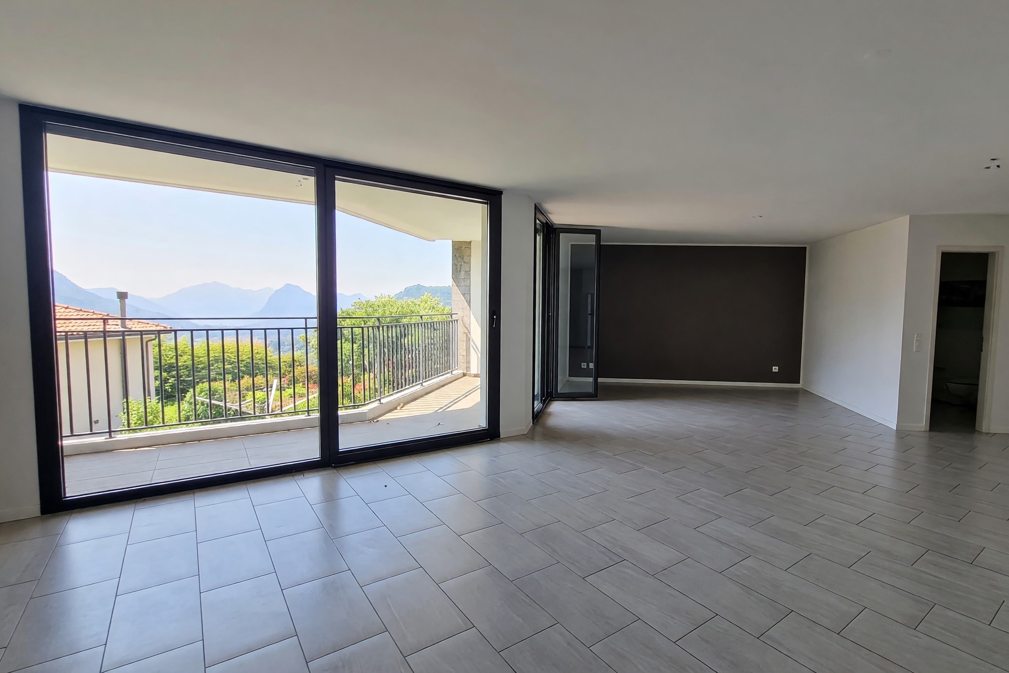 Moderna casa contigua 5,5 locali con terrazza coperta vista lago e giardino in posizione panoramica - Lopagno - foto 4