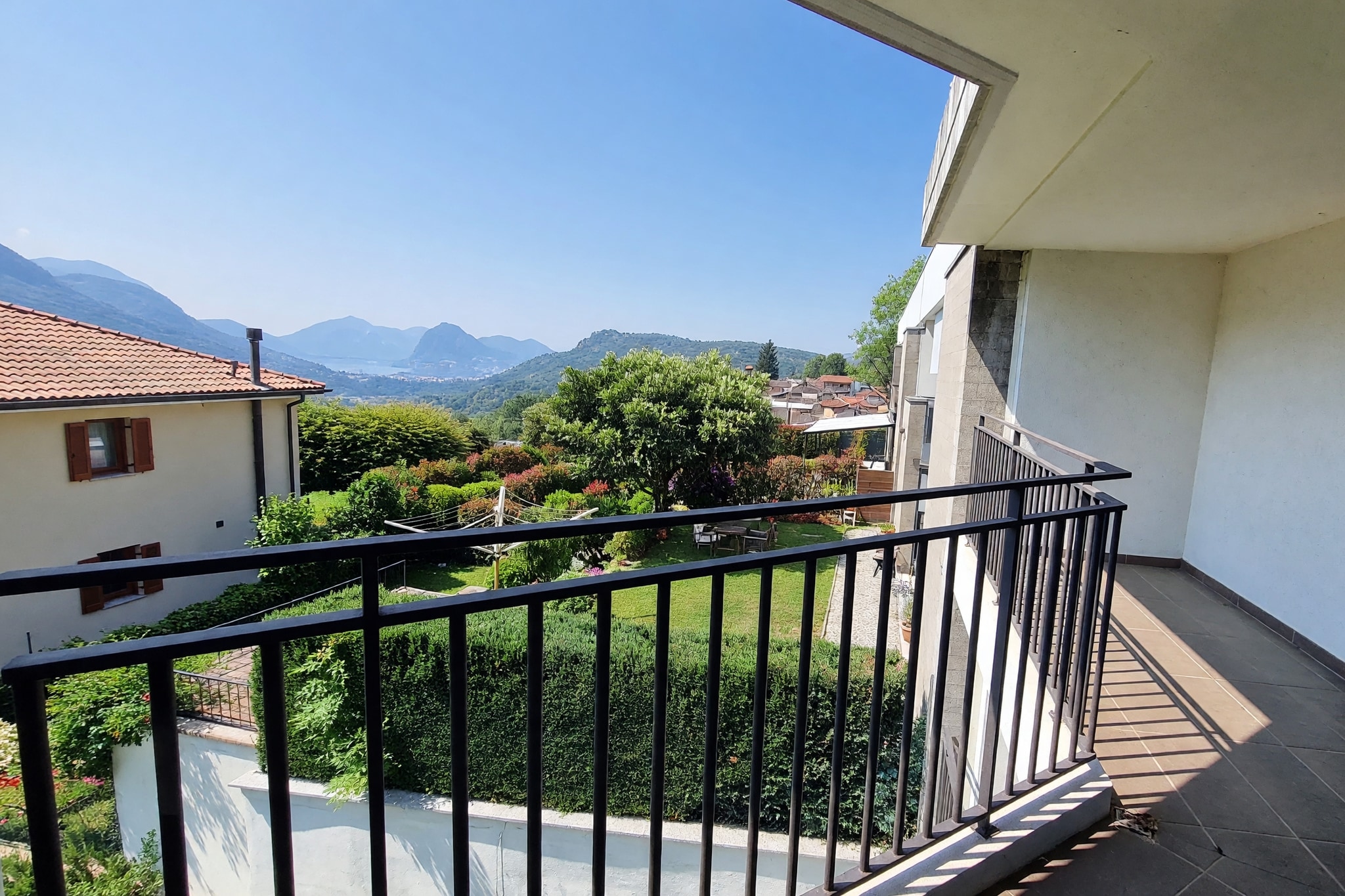 Moderna casa contigua 5,5 locali con terrazza coperta vista lago e giardino in posizione panoramica - Lopagno - foto 7