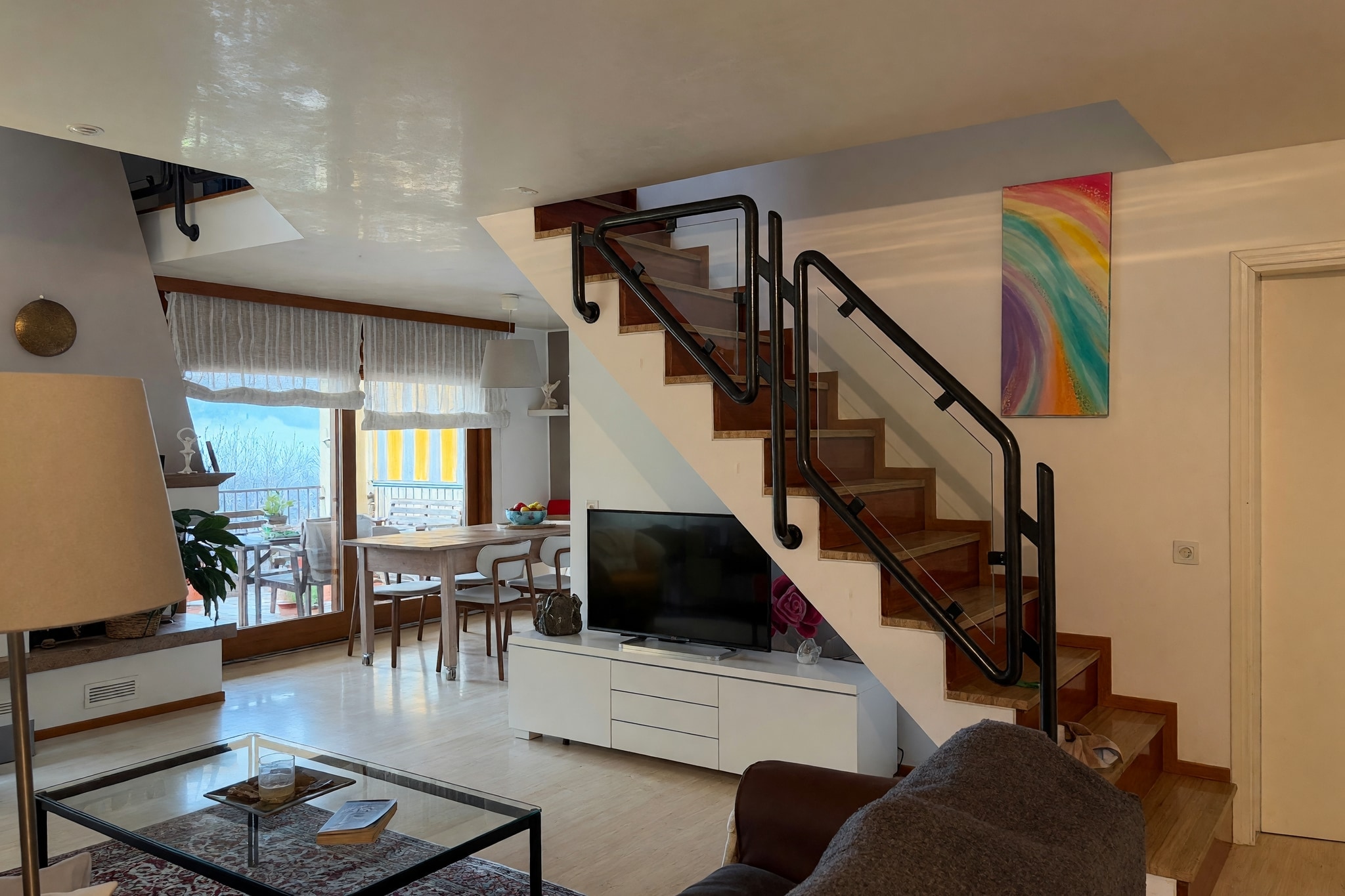 Bellissimo duplex 5,5 locali con terrazza panoramica, camino e ampi spazi abitativi per ogni esigenza. - Comano - foto 2