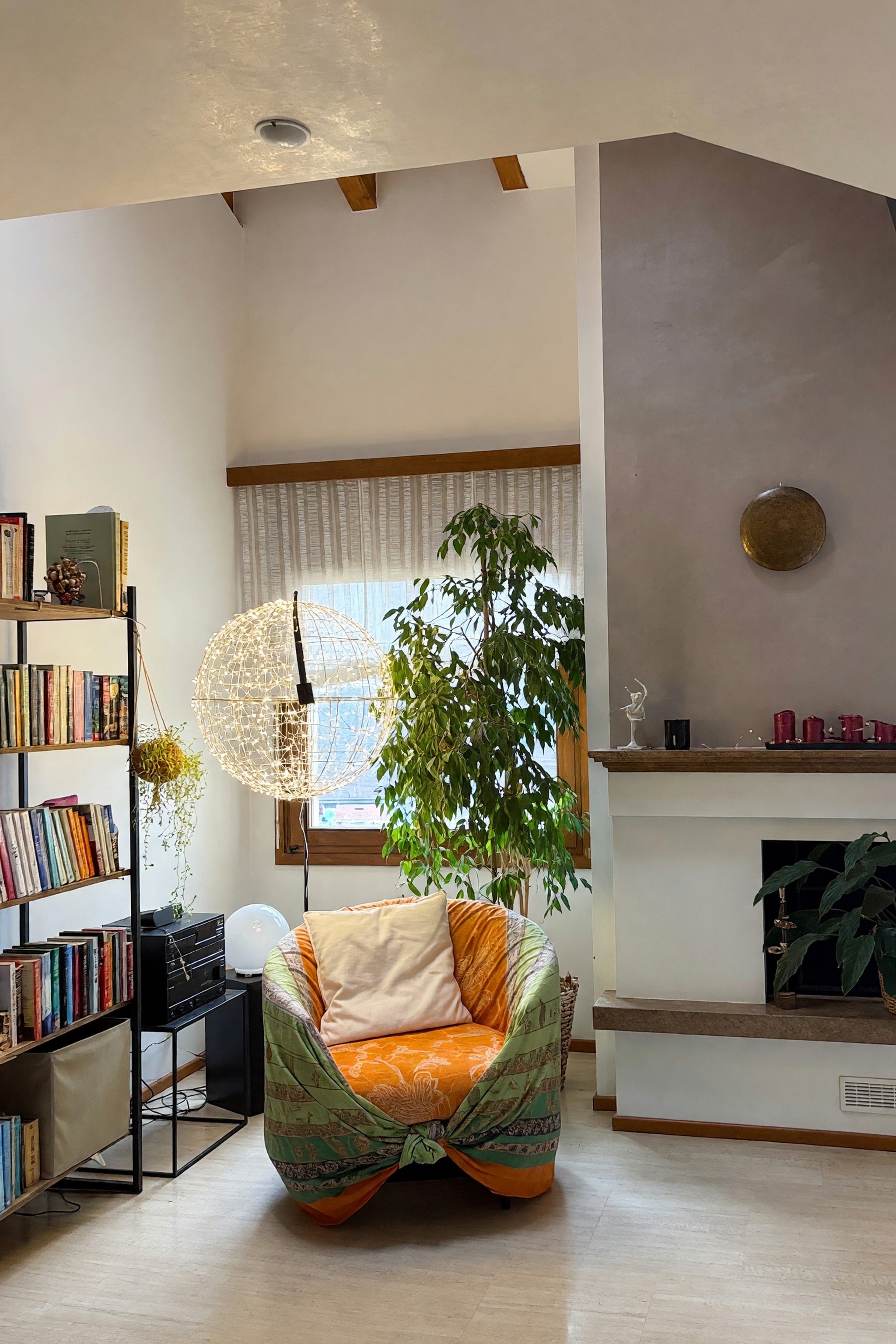 Bellissimo duplex 5,5 locali con terrazza panoramica, camino e ampi spazi abitativi per ogni esigenza. - Comano - foto 4