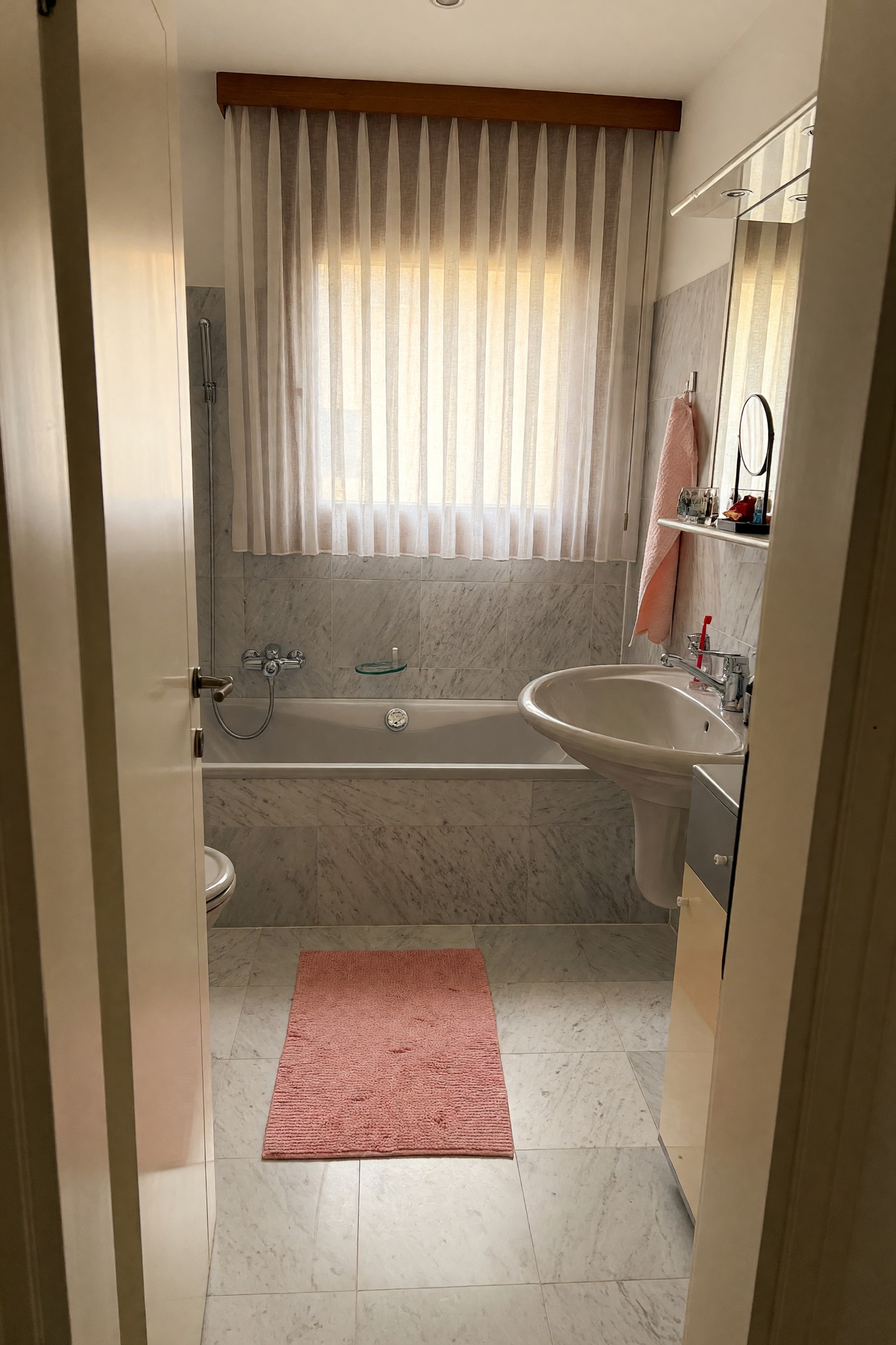 Bellissimo duplex 5,5 locali con terrazza panoramica, camino e ampi spazi abitativi per ogni esigenza. - Comano - foto 11