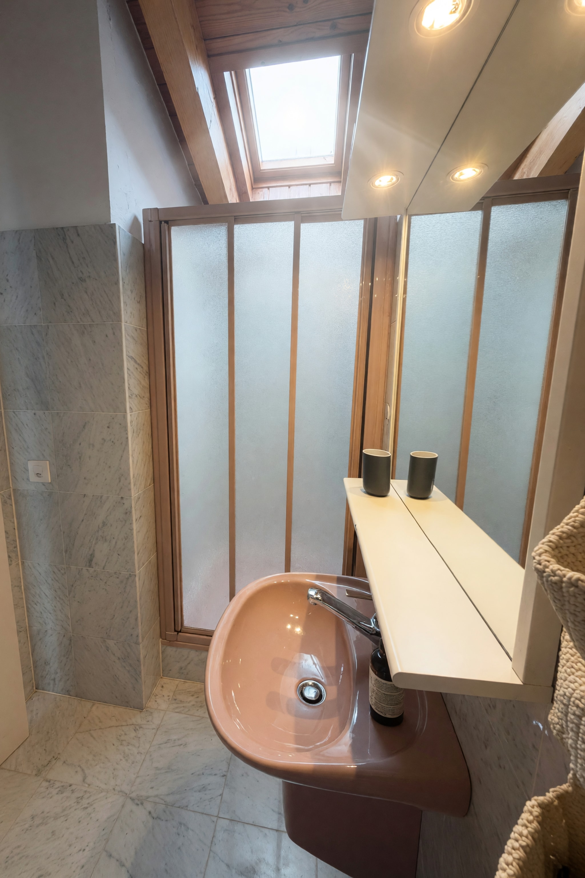 Bellissimo duplex 5,5 locali con terrazza panoramica, camino e ampi spazi abitativi per ogni esigenza. - Comano - foto 17