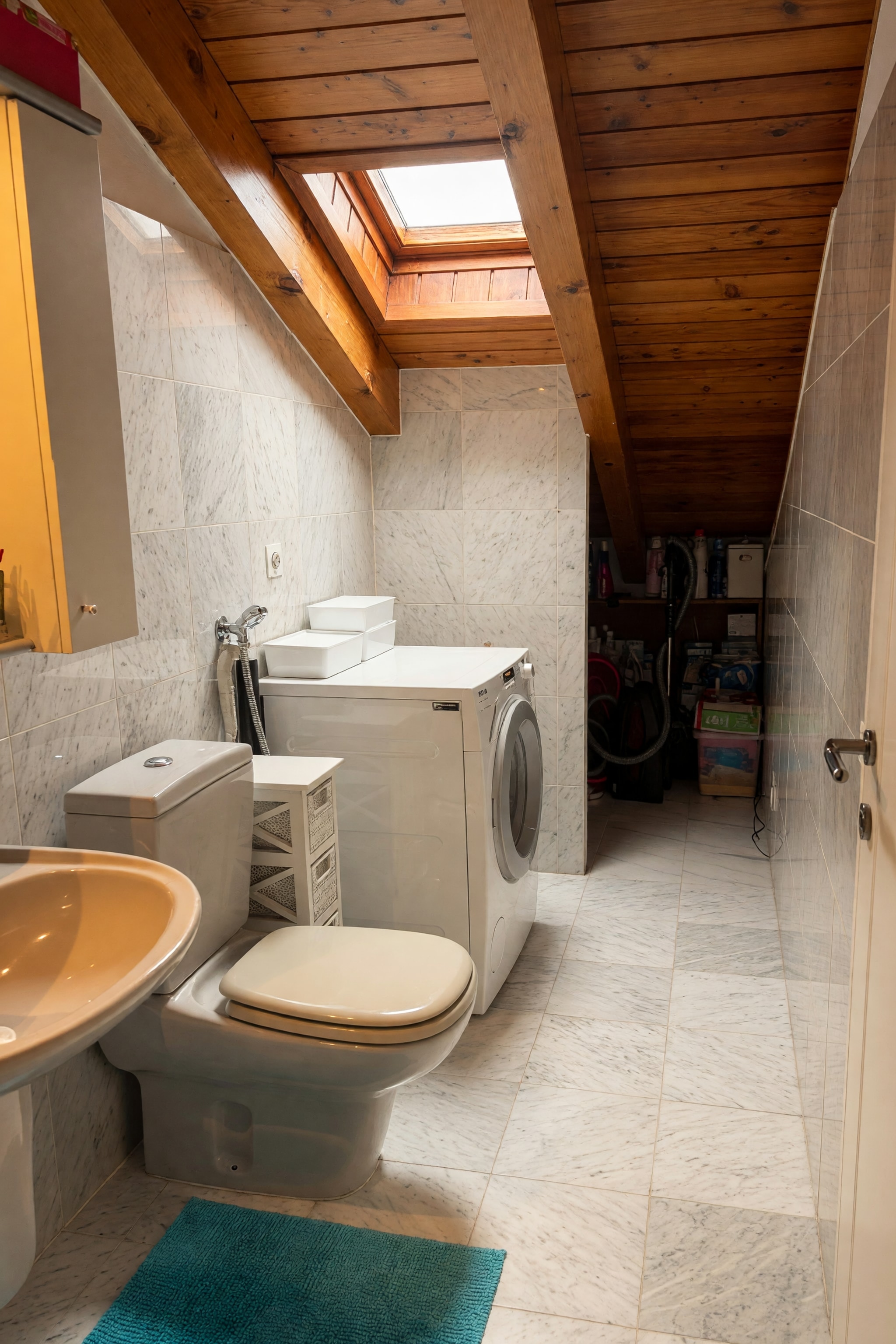 Bellissimo duplex 5,5 locali con terrazza panoramica, camino e ampi spazi abitativi per ogni esigenza. - Comano - foto 18