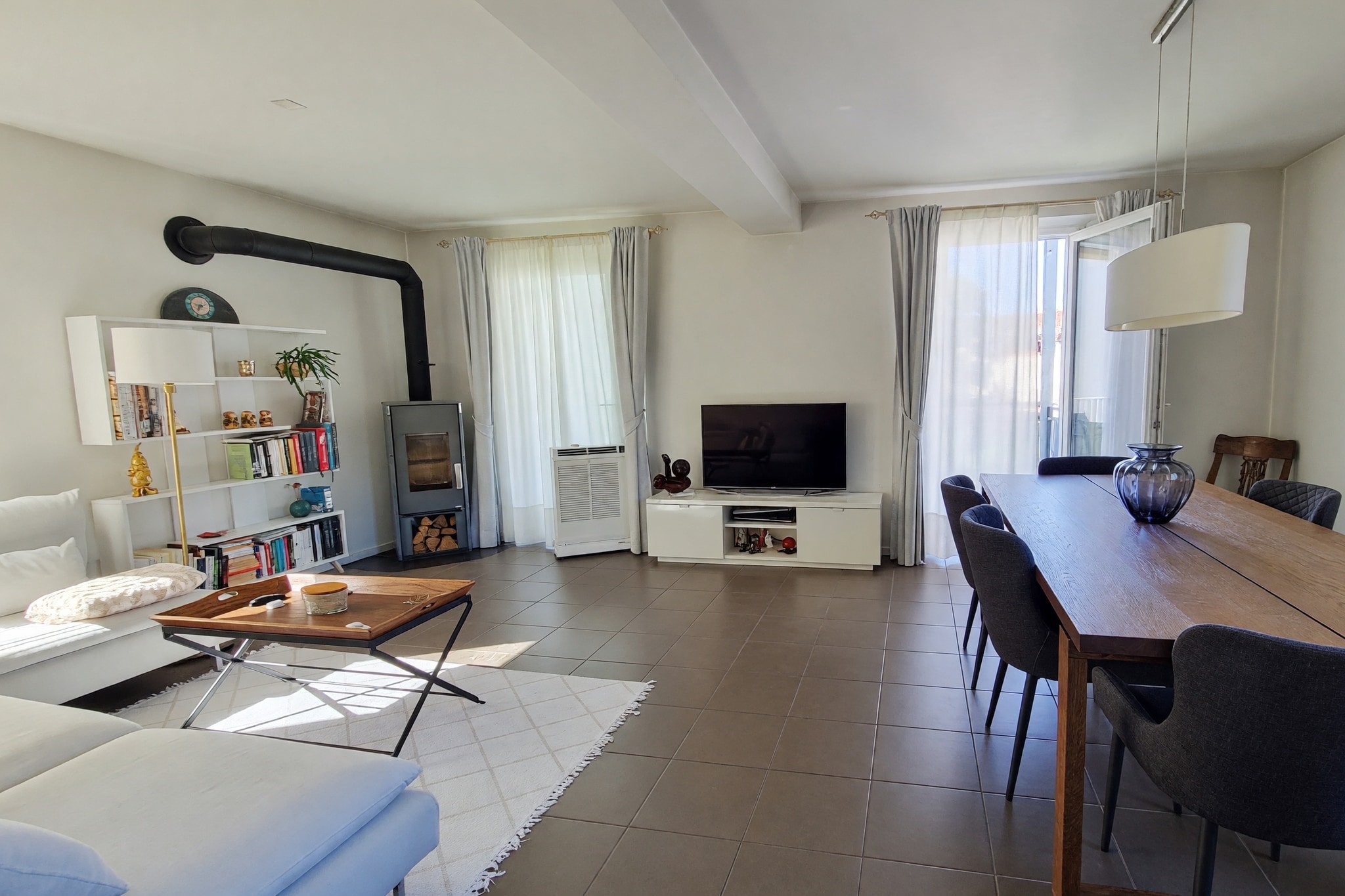 Bellissimo appartamento 3,5 locali ristrutturato a nuovo con spaziosa terrazza privata e accogliente zona giorno con stufa a legna - Cadempino - foto 2