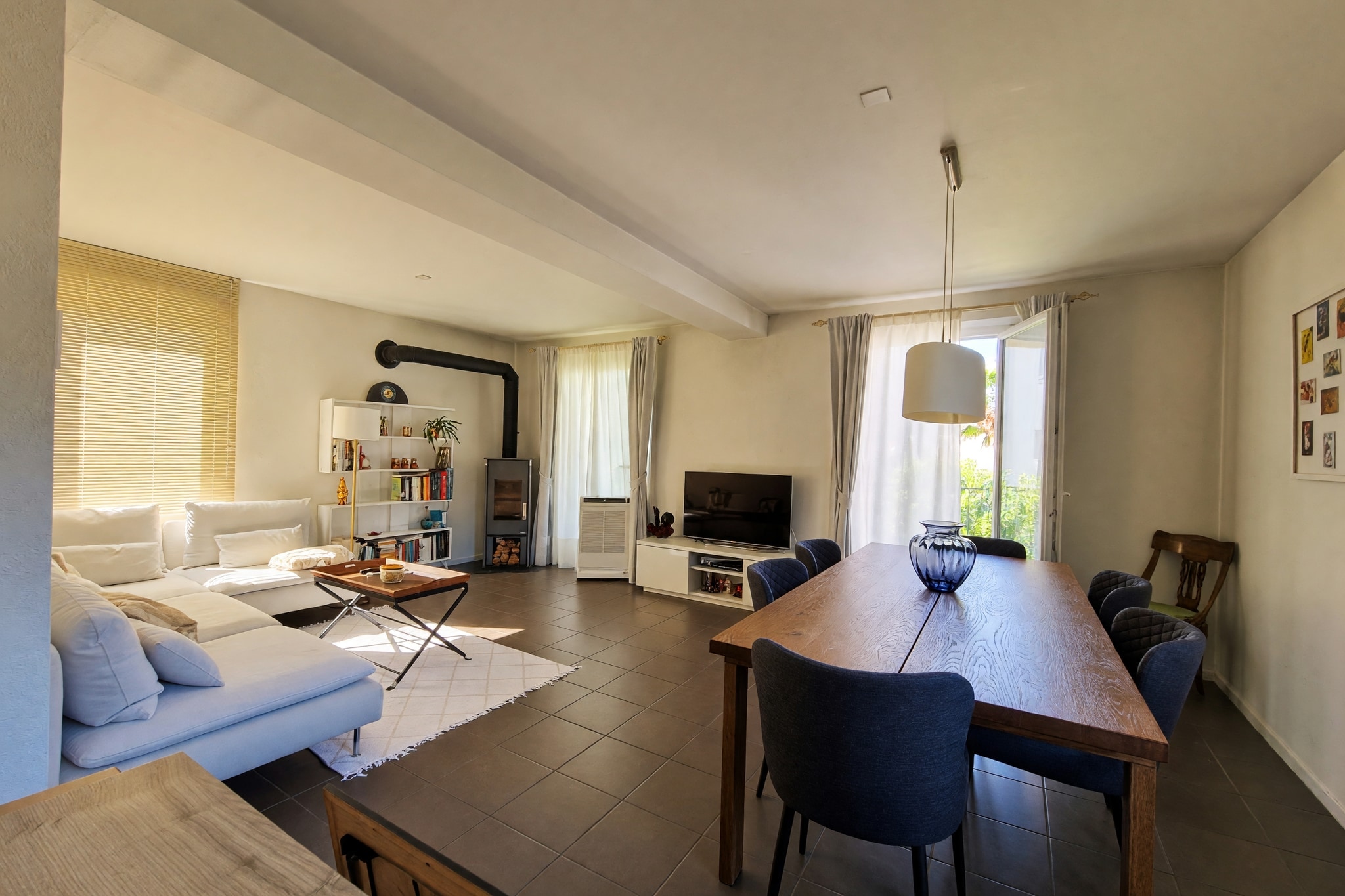 Bellissimo appartamento 3,5 locali ristrutturato a nuovo con spaziosa terrazza privata e accogliente zona giorno con stufa a legna - Cadempino - foto 3