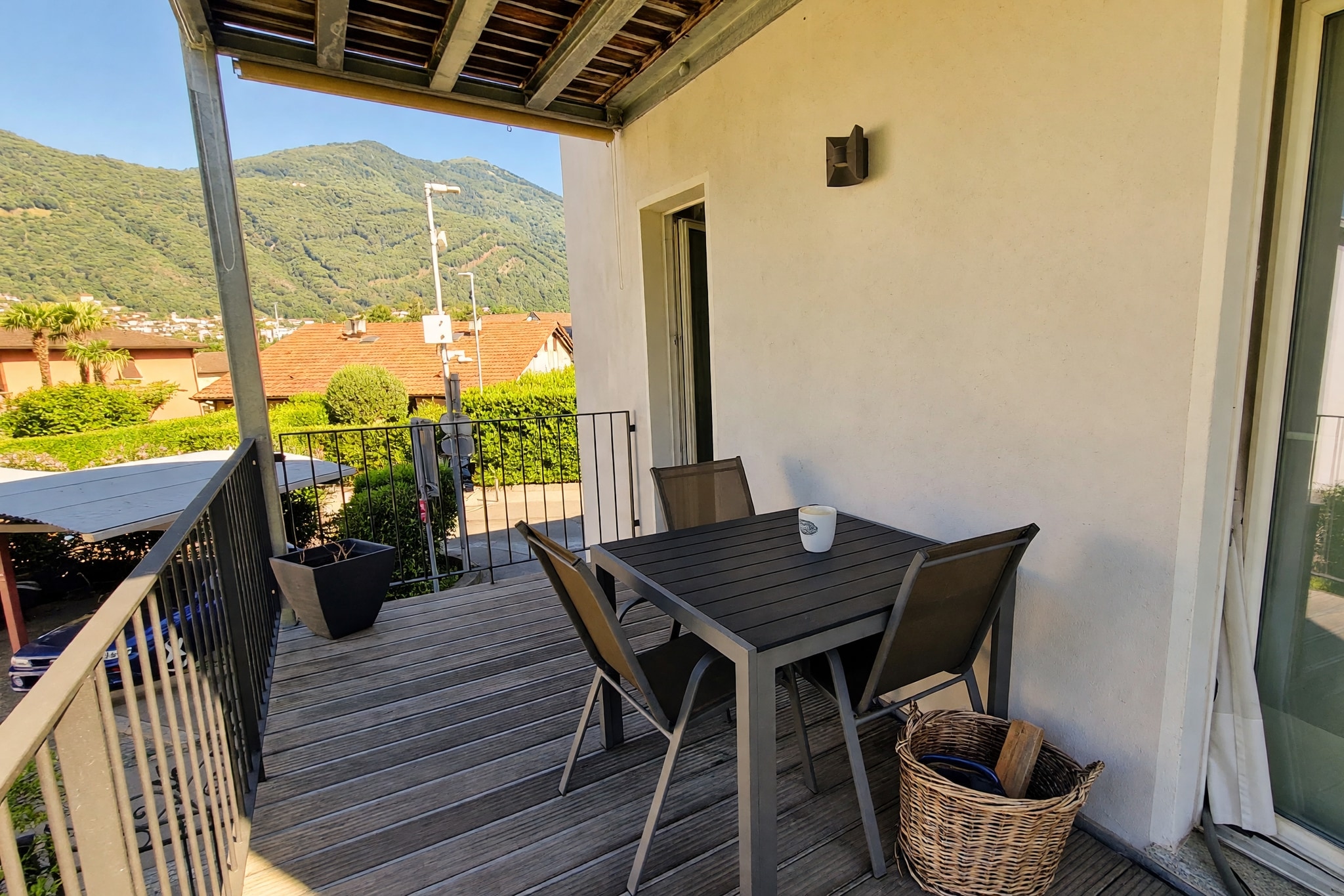 Bellissimo appartamento 3,5 locali ristrutturato a nuovo con spaziosa terrazza privata e accogliente zona giorno con stufa a legna - Cadempino - foto 5