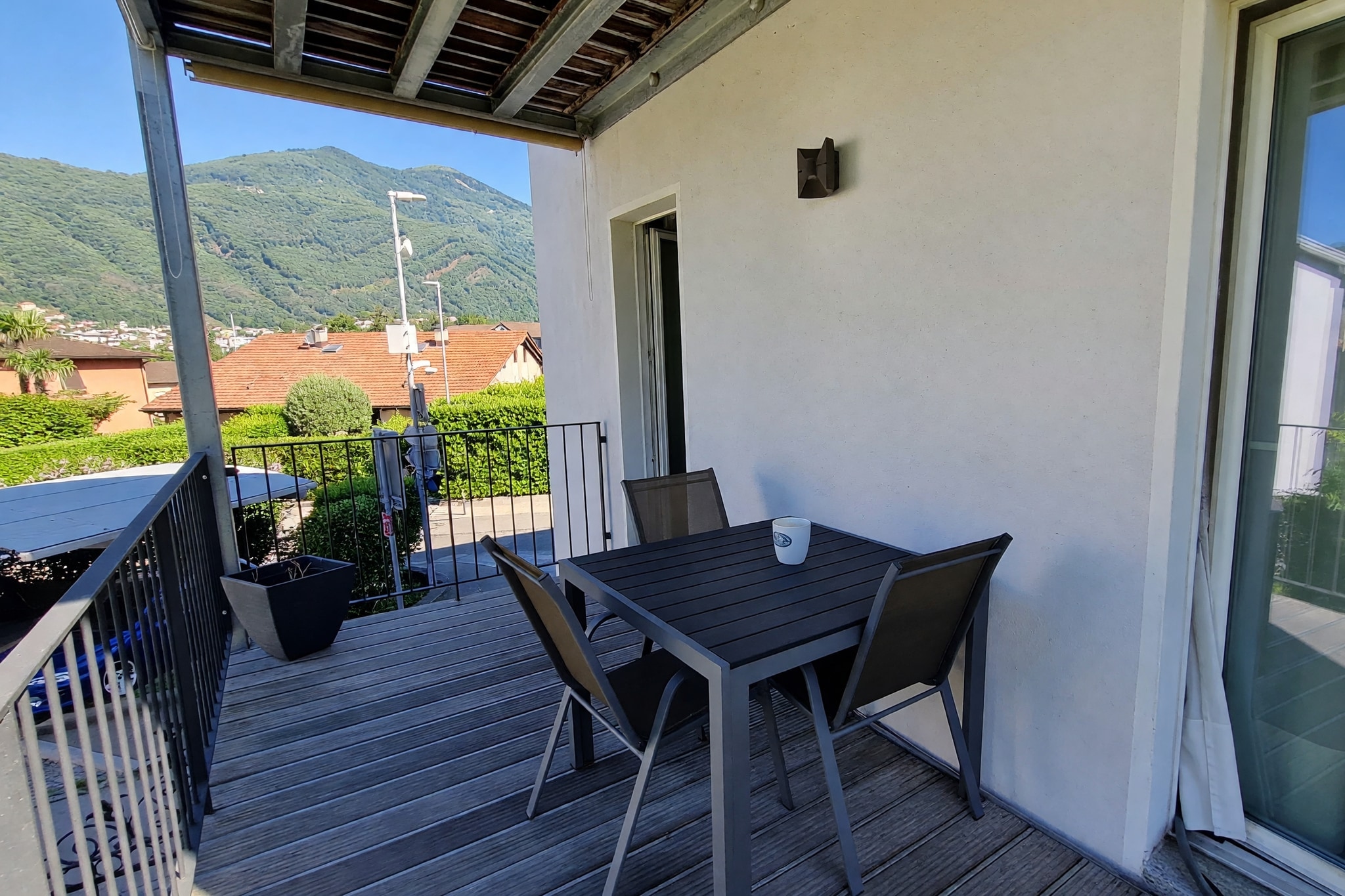 Bellissimo appartamento 3,5 locali ristrutturato a nuovo con spaziosa terrazza privata e accogliente zona giorno con stufa a legna - Cadempino - foto 7