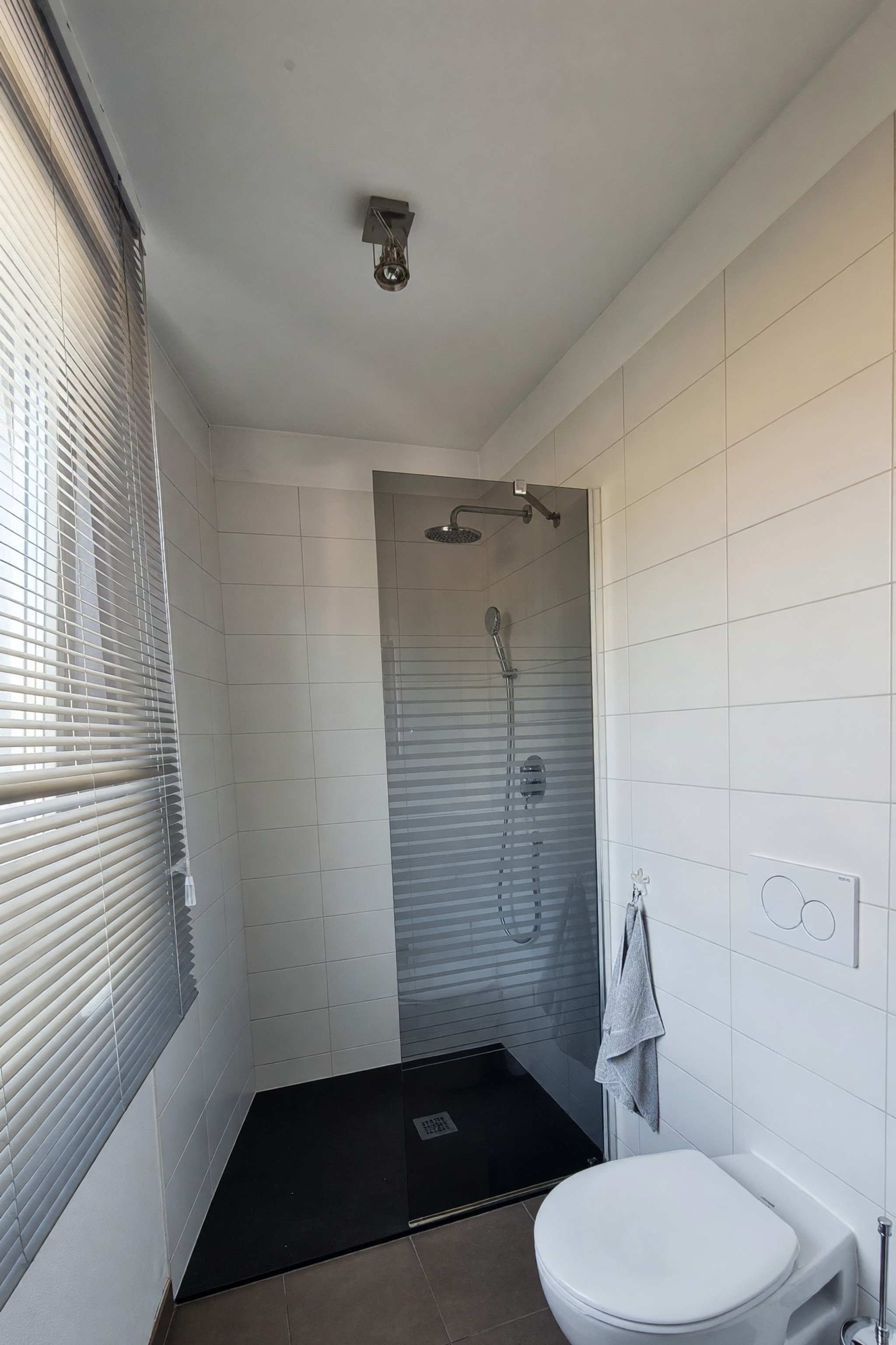 Bellissimo appartamento 3,5 locali ristrutturato a nuovo con spaziosa terrazza privata e accogliente zona giorno con stufa a legna - Cadempino - foto 12
