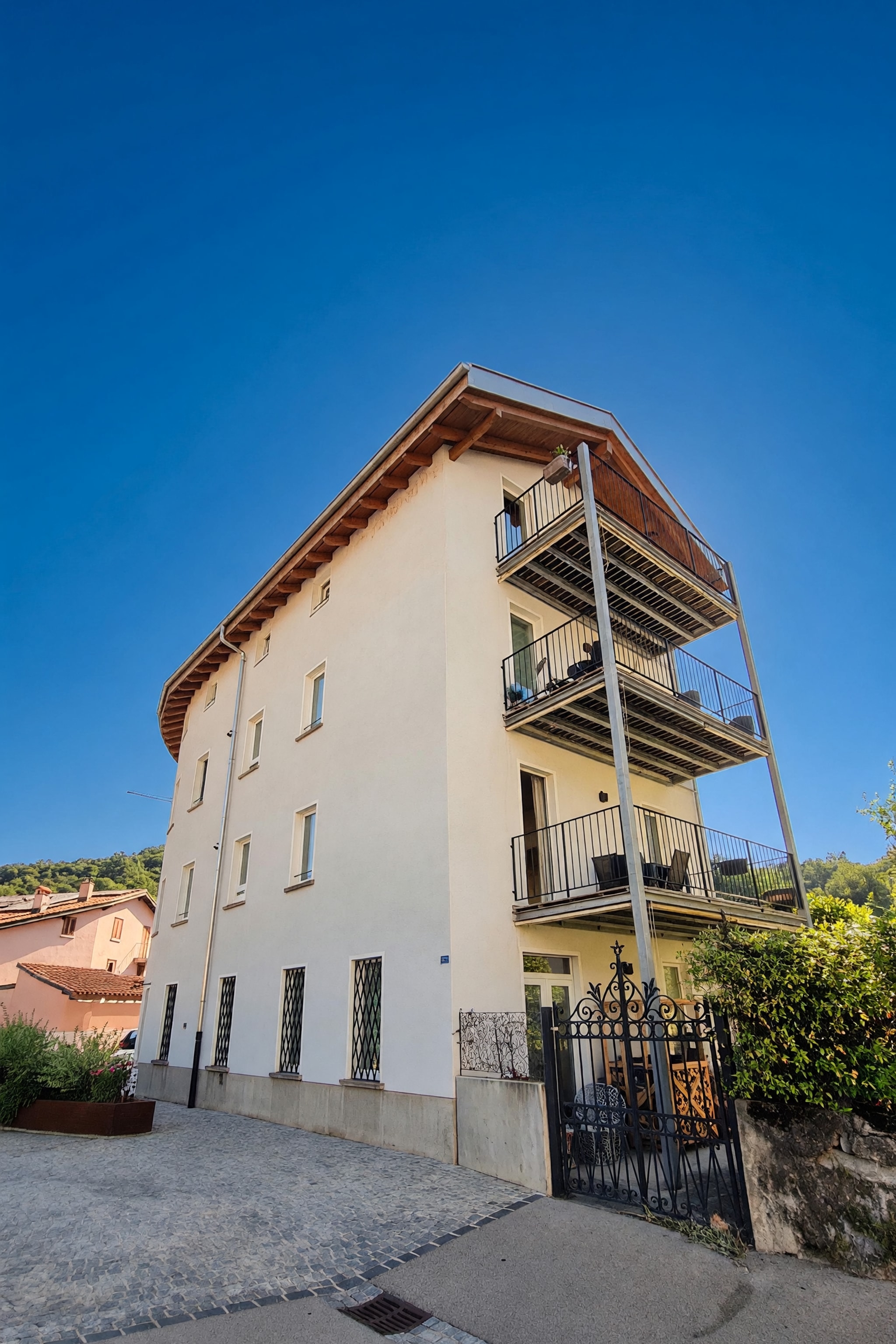 Bellissimo appartamento 3,5 locali ristrutturato a nuovo con spaziosa terrazza privata e accogliente zona giorno con stufa a legna - Cadempino - foto 15